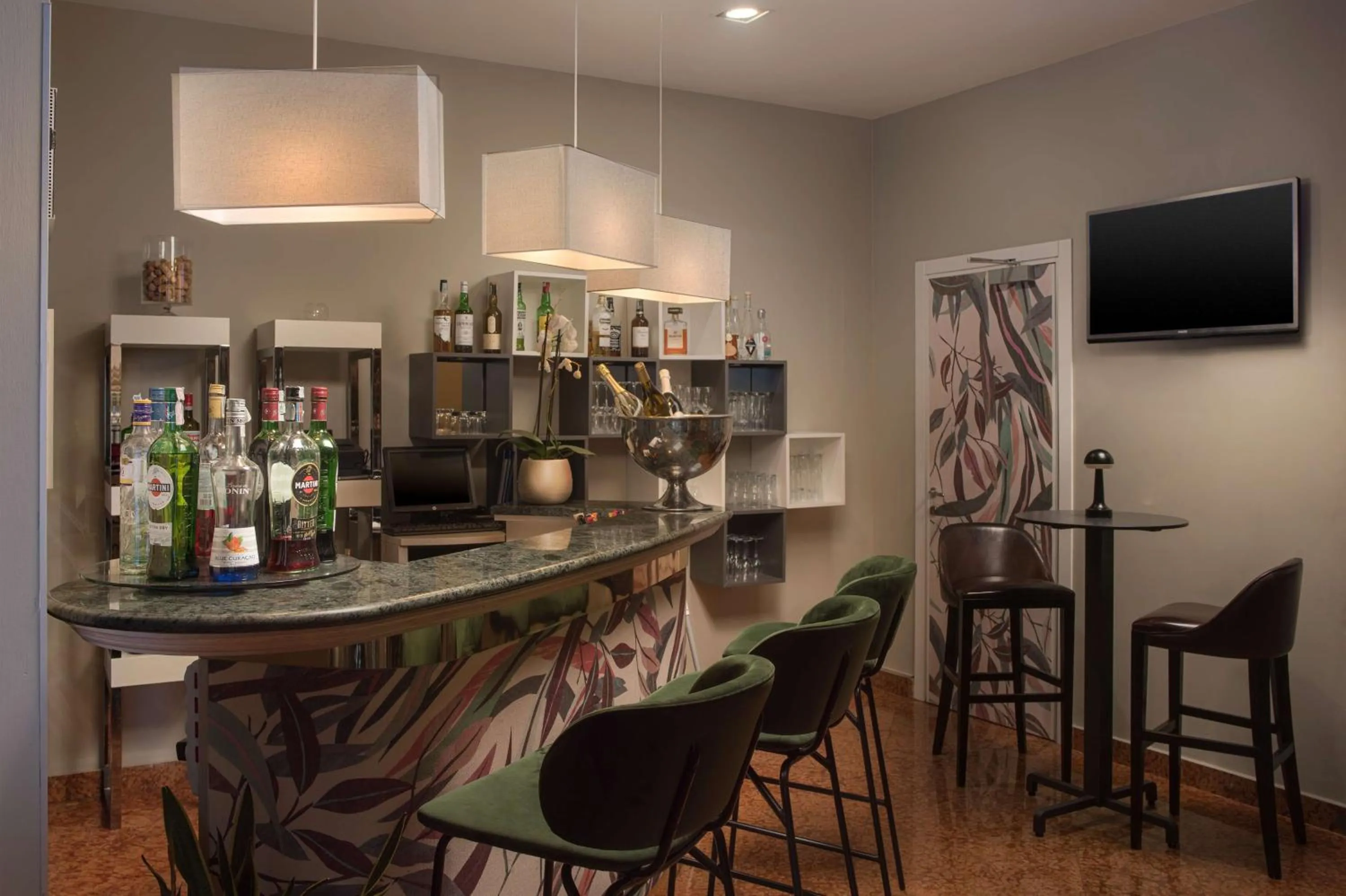 Lounge or bar in NH La Spezia