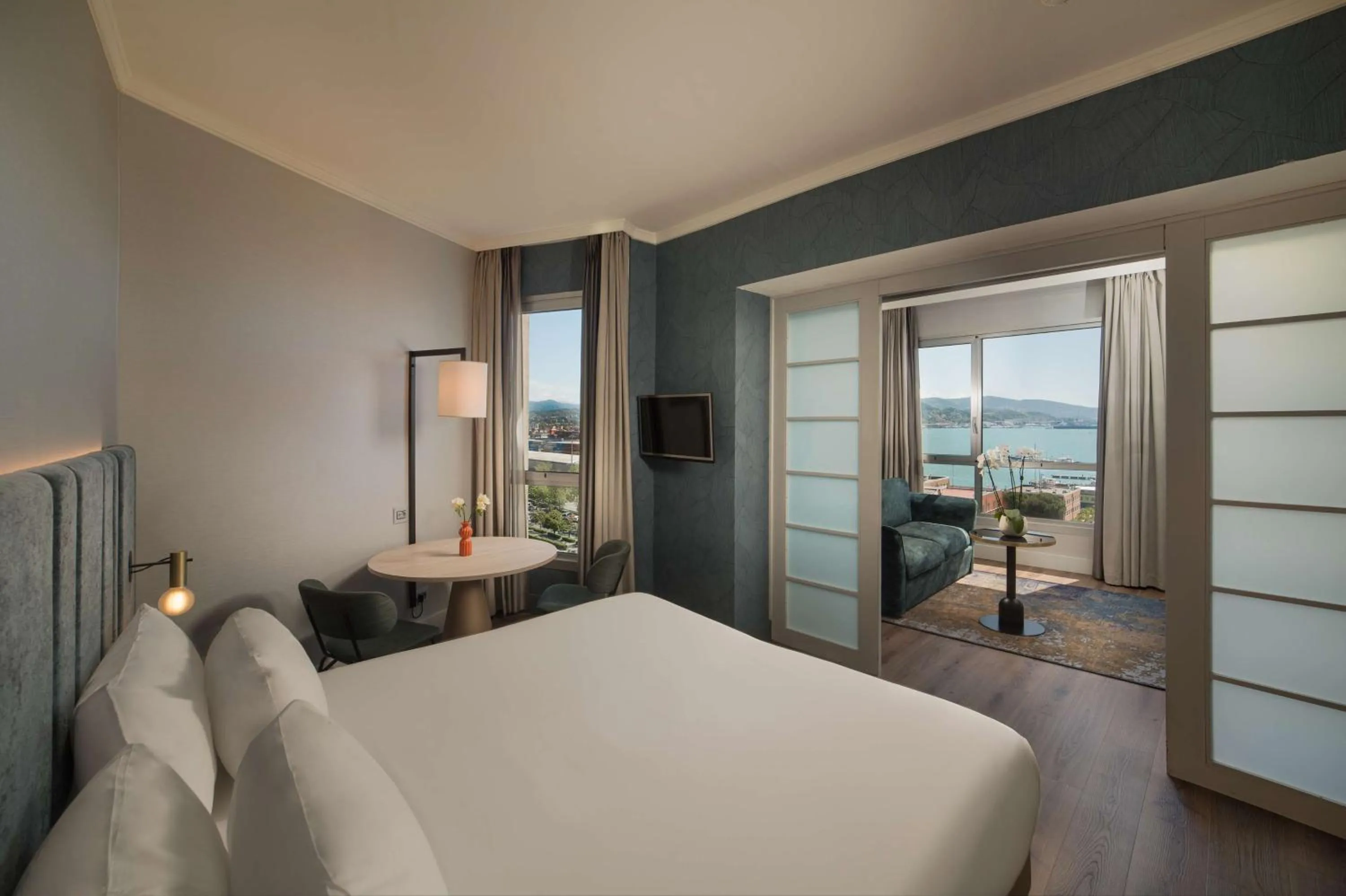 Photo of the whole room, Bed in NH La Spezia