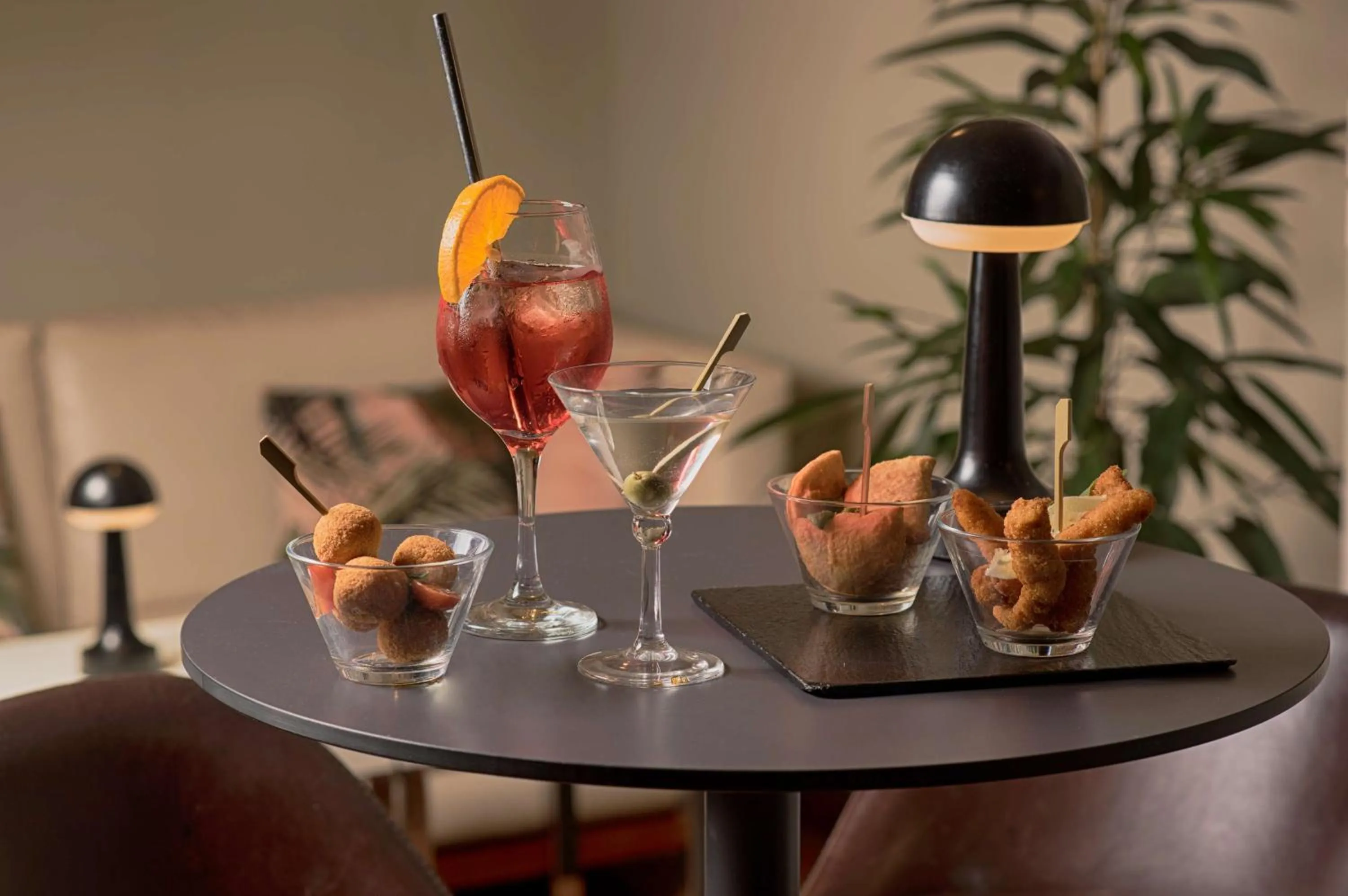 Lounge or bar in NH La Spezia