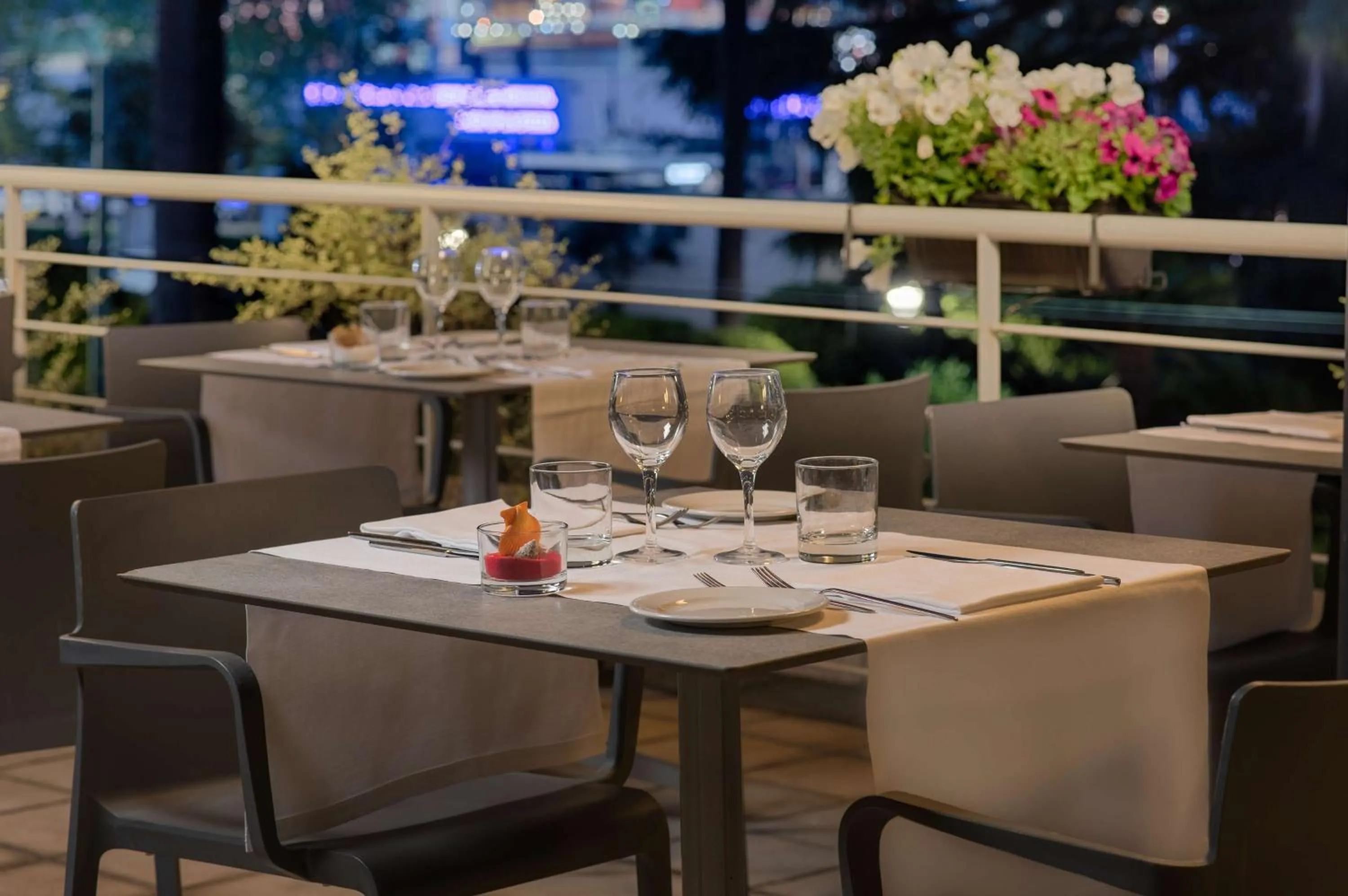 Restaurant/places to eat in NH La Spezia