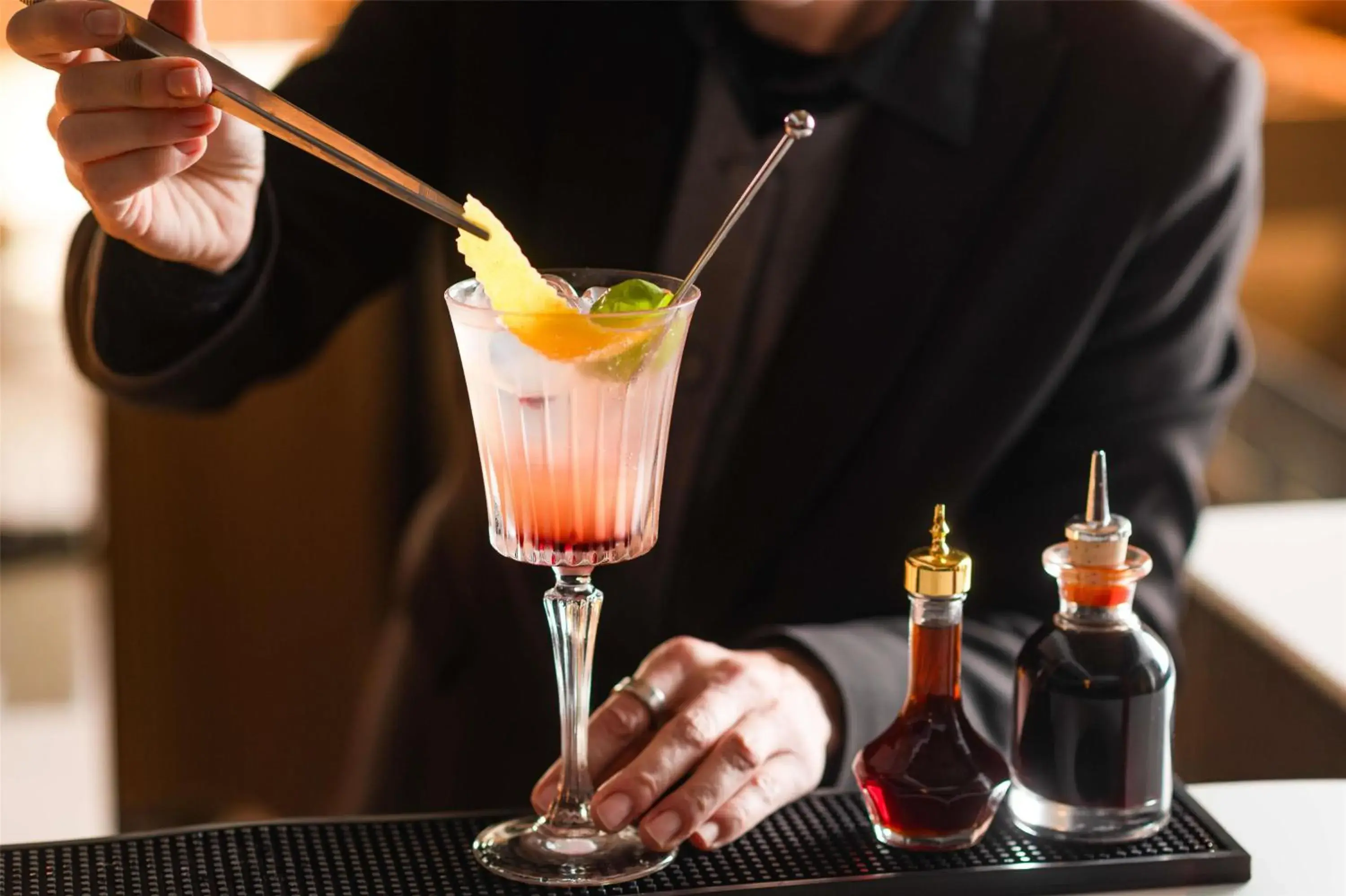 Lounge or bar in NH La Spezia Lounge or bar in NH La Spezia