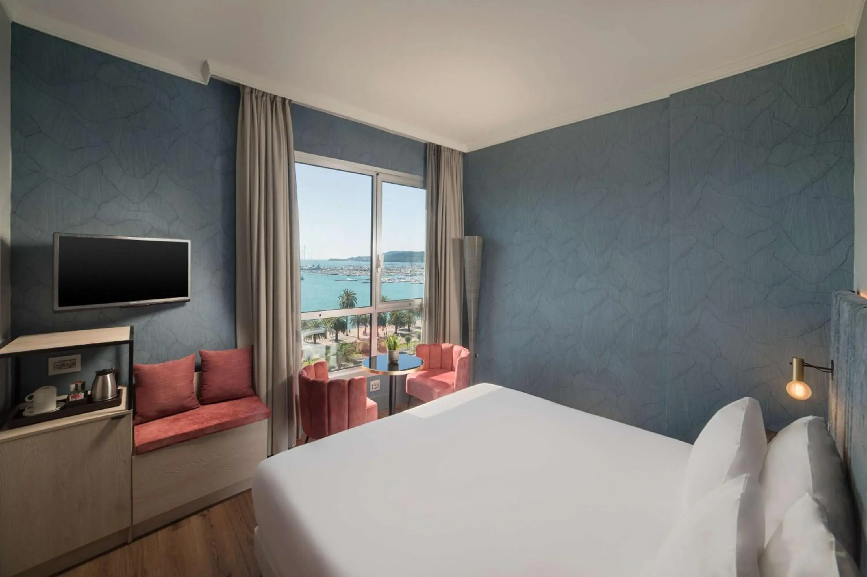 Bedroom, Bed in NH La Spezia Bedroom, Bed in NH La Spezia