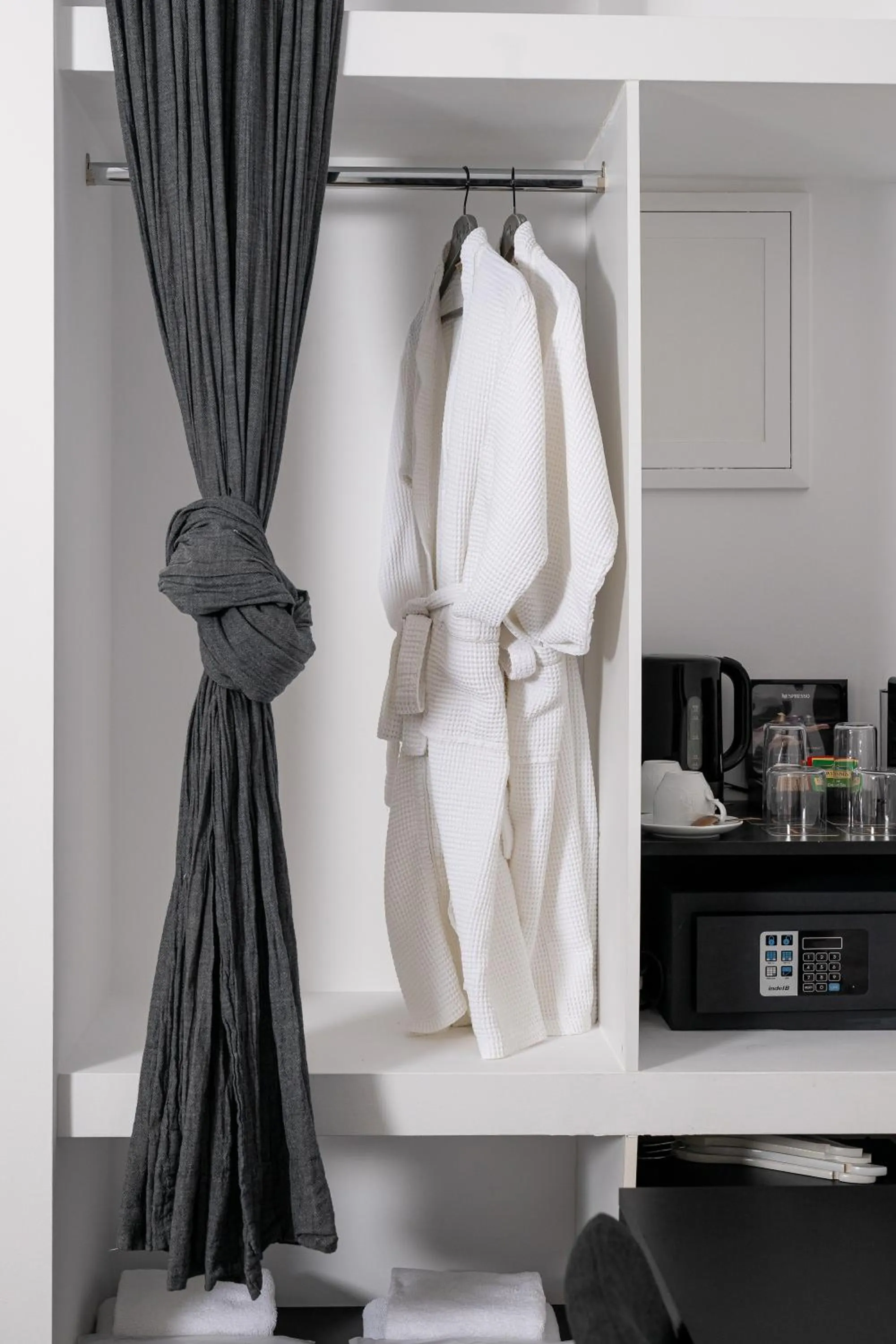 Coffee/tea facilities in Athens Flair