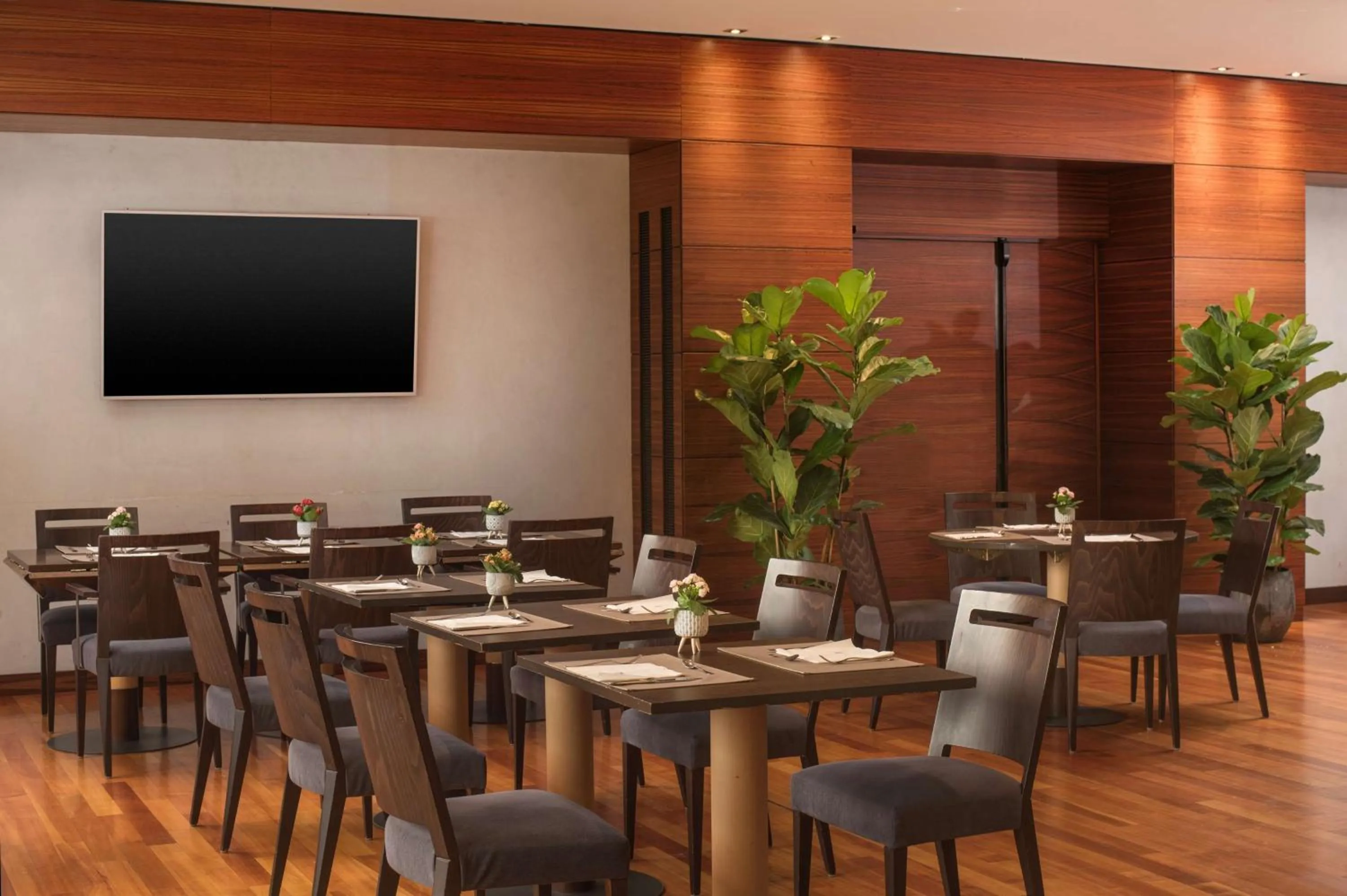 Restaurant/places to eat in NH Bologna Villanova