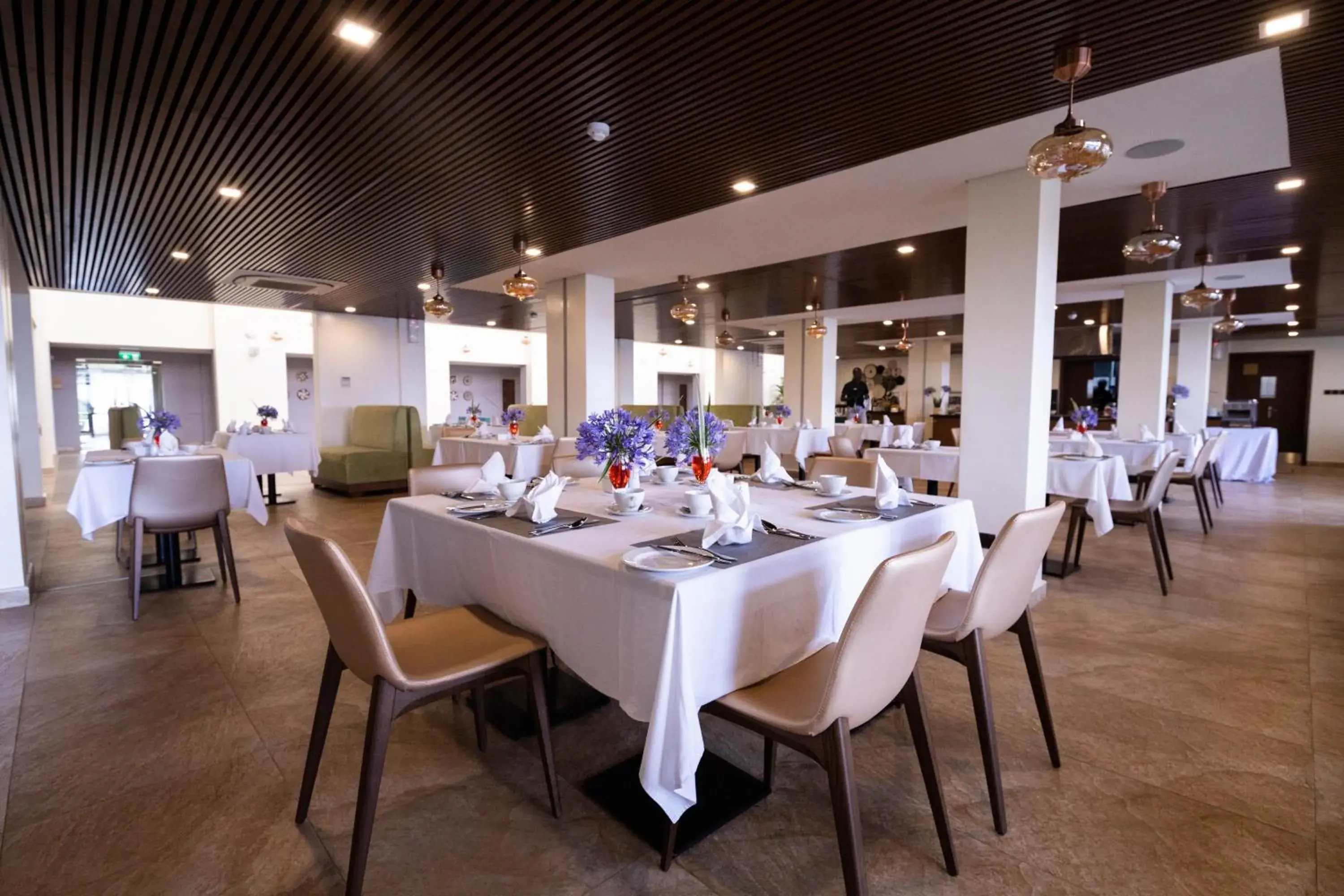Restaurant/places to eat in Mantis Kivu Marina Bay Hotel Restaurant/places to eat in Mantis Kivu Marina Bay Hotel