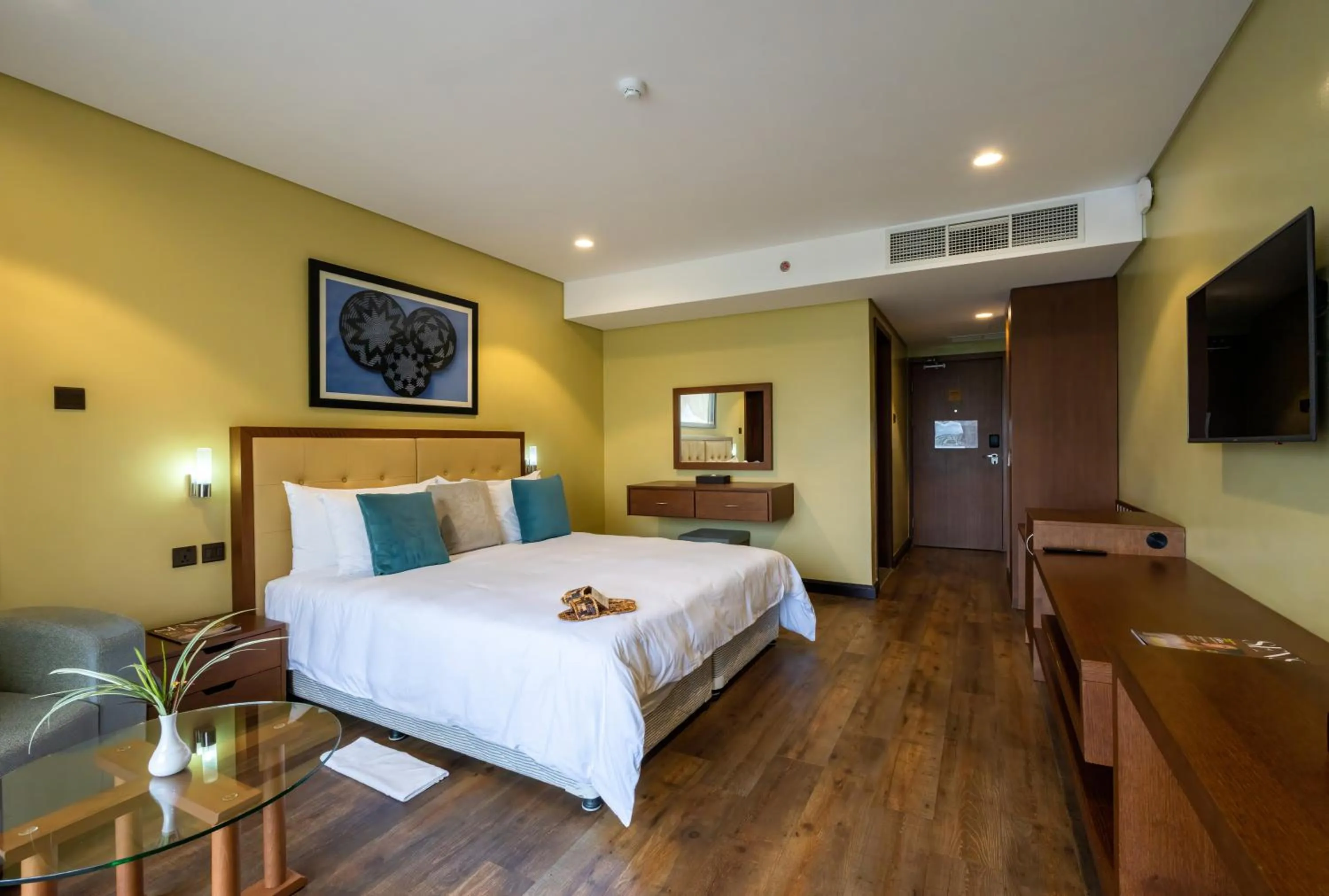 Bed in Mantis Kivu Marina Bay Hotel