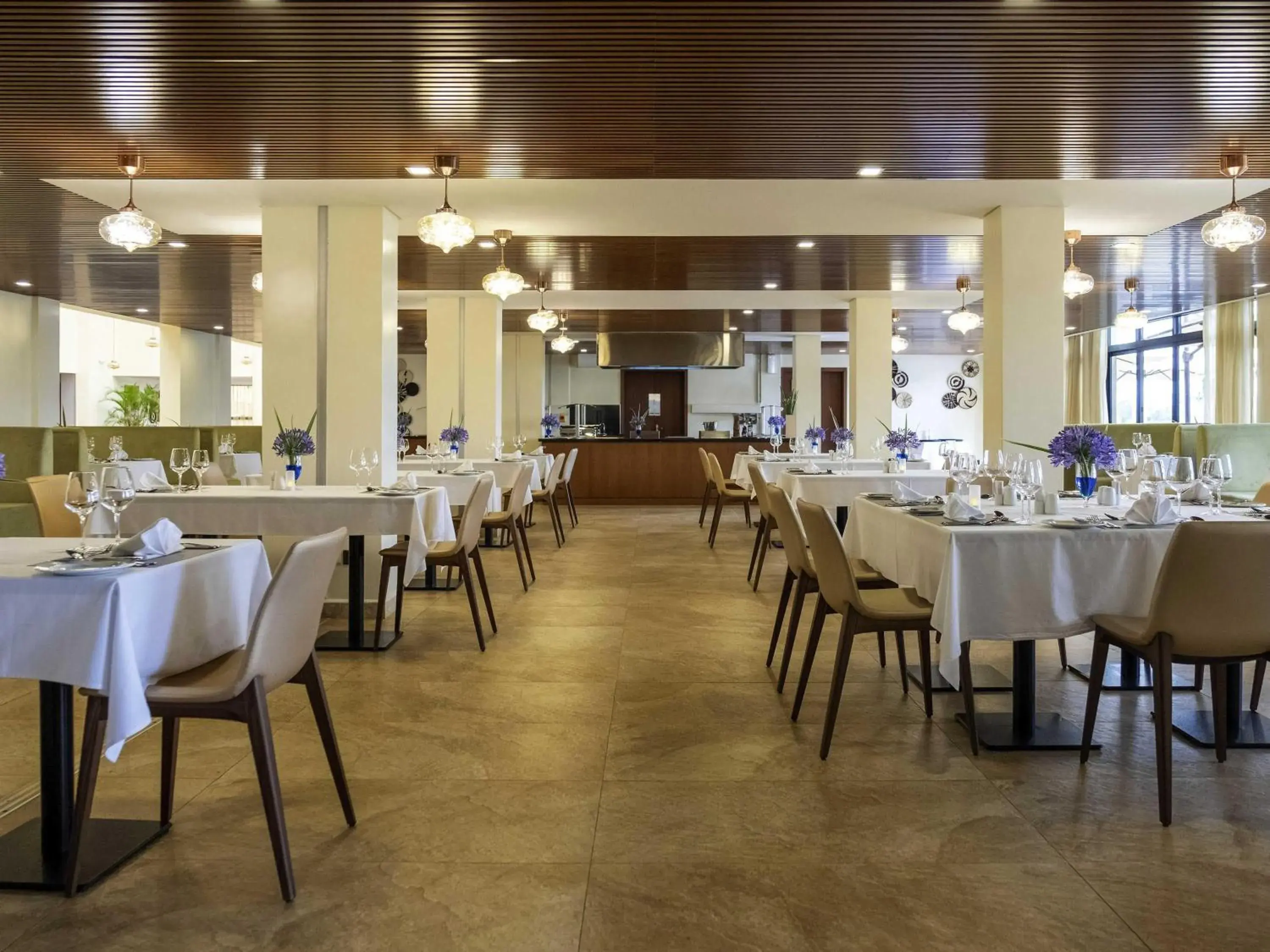 Restaurant/places to eat in Mantis Kivu Marina Bay Hotel Restaurant/places to eat in Mantis Kivu Marina Bay Hotel