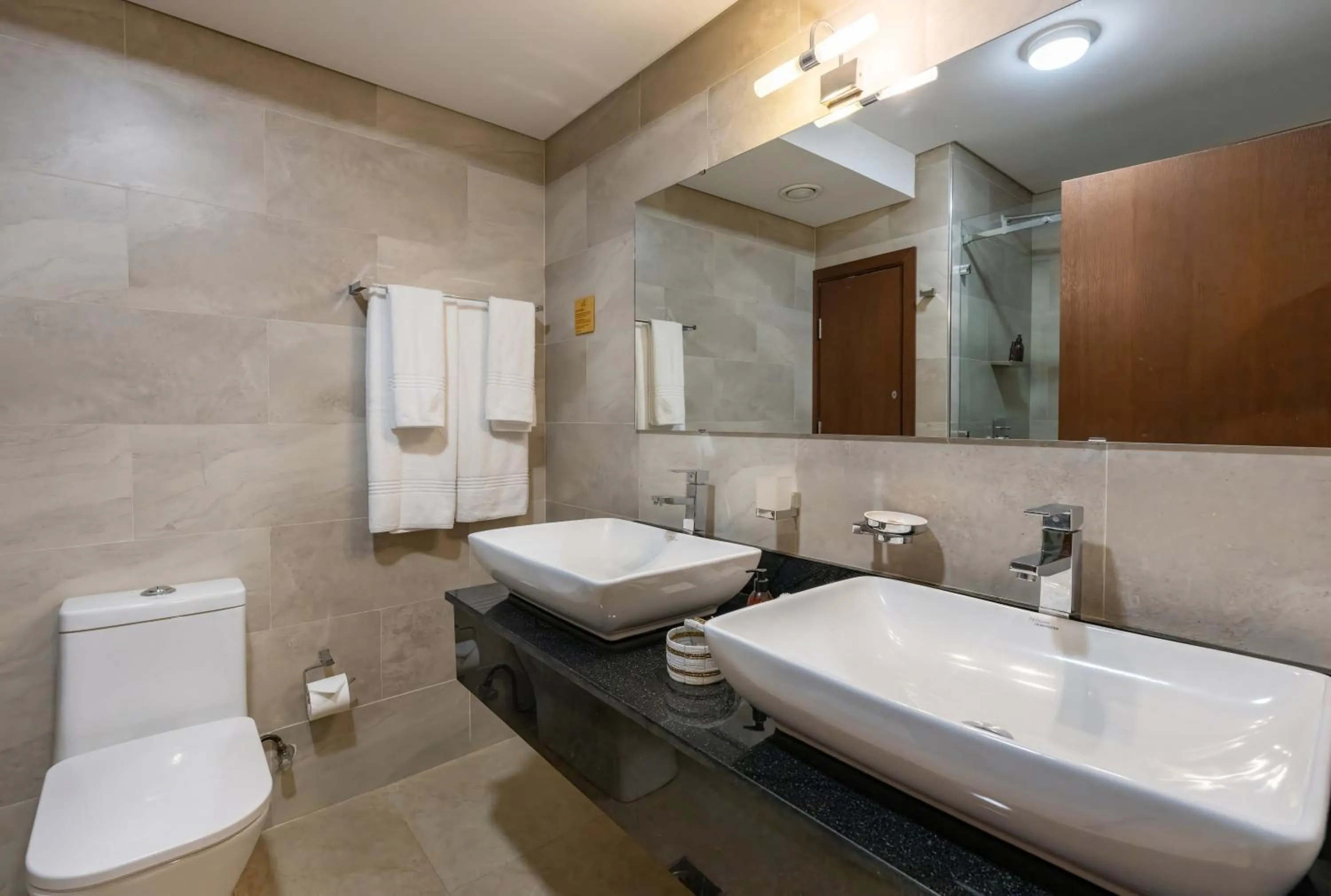 Shower in Mantis Kivu Marina Bay Hotel