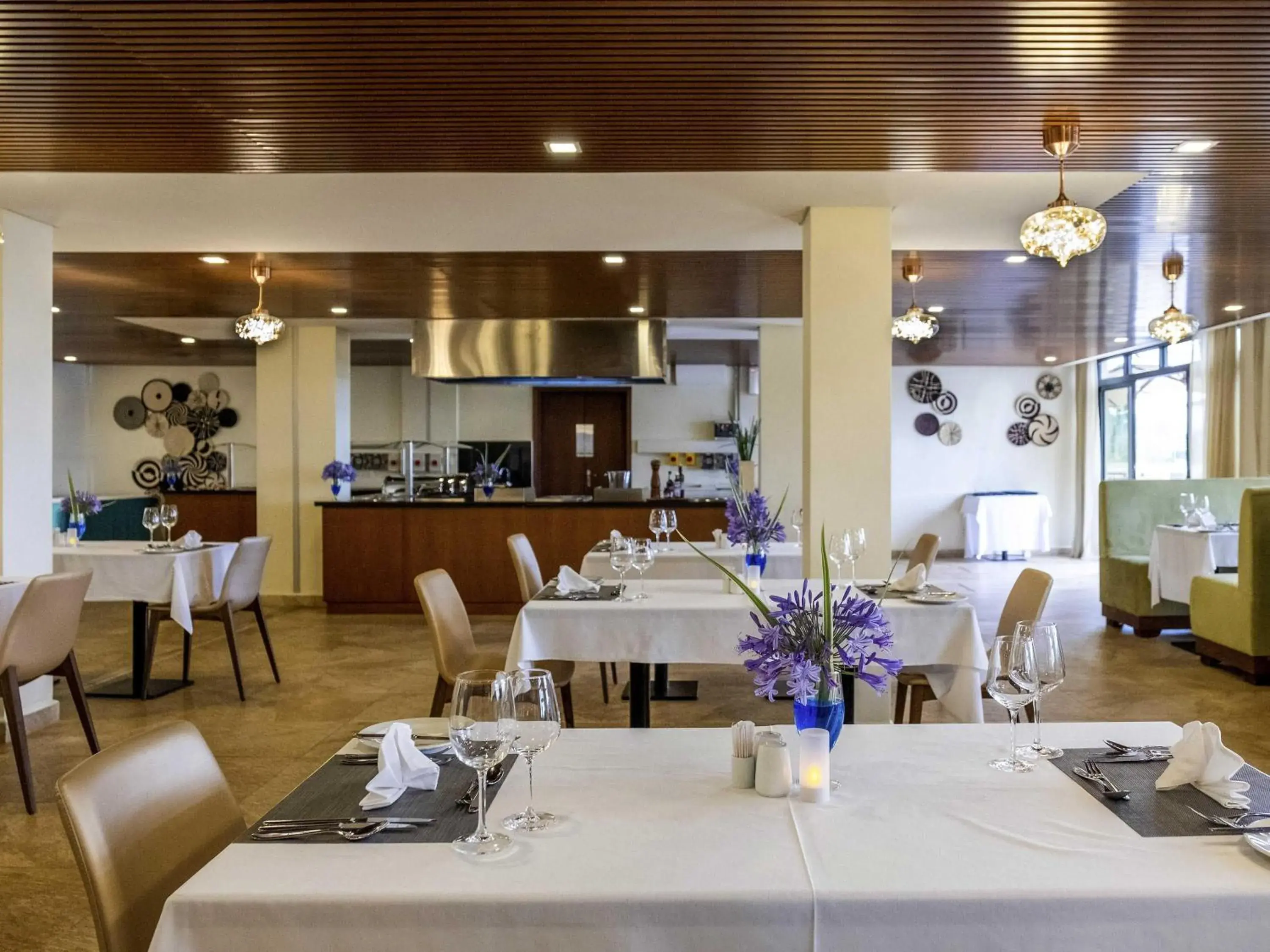 Restaurant/places to eat in Mantis Kivu Marina Bay Hotel Restaurant/places to eat in Mantis Kivu Marina Bay Hotel