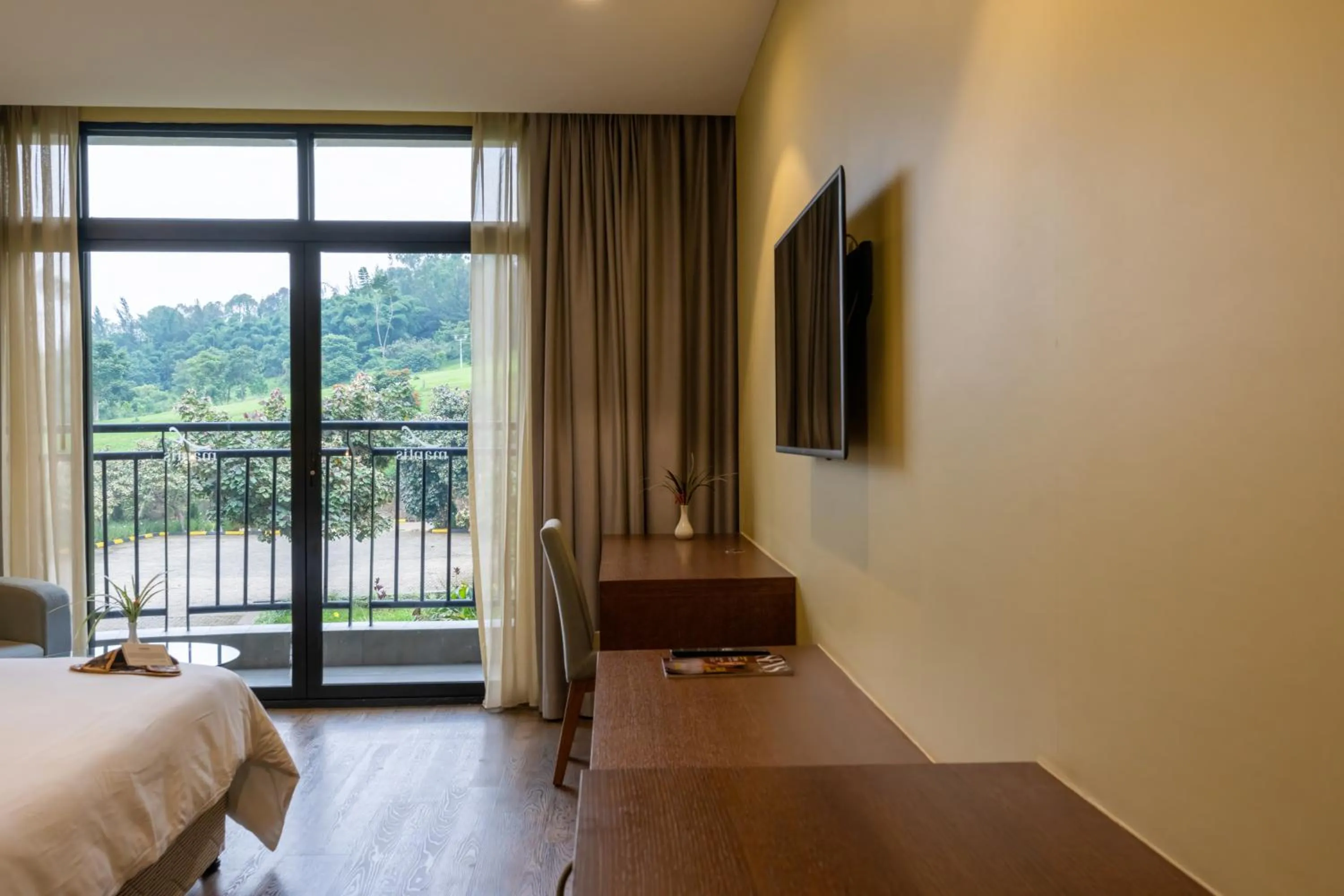 Bedroom, Bed in Mantis Kivu Marina Bay Hotel