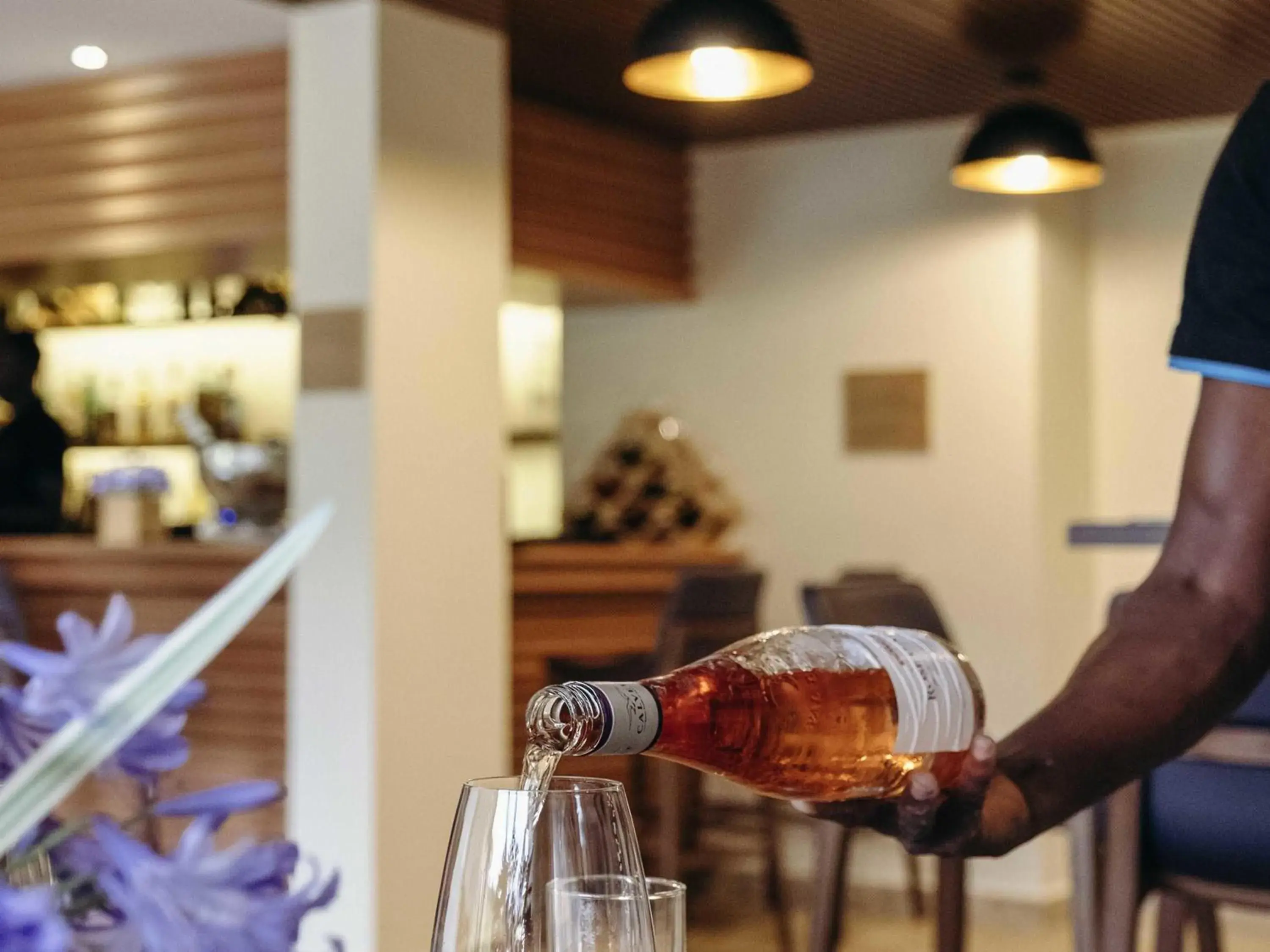 Restaurant/places to eat in Mantis Kivu Marina Bay Hotel Restaurant/places to eat in Mantis Kivu Marina Bay Hotel