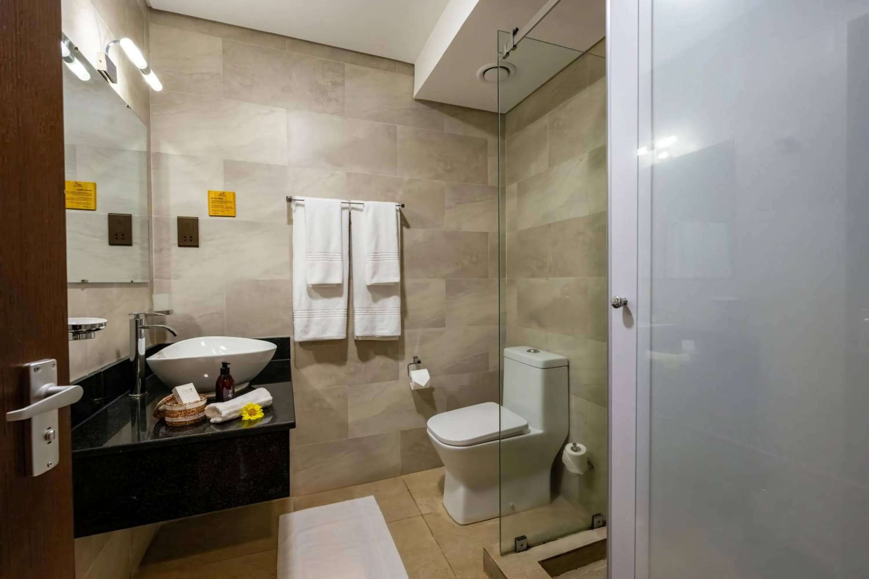 Shower in Mantis Kivu Marina Bay Hotel