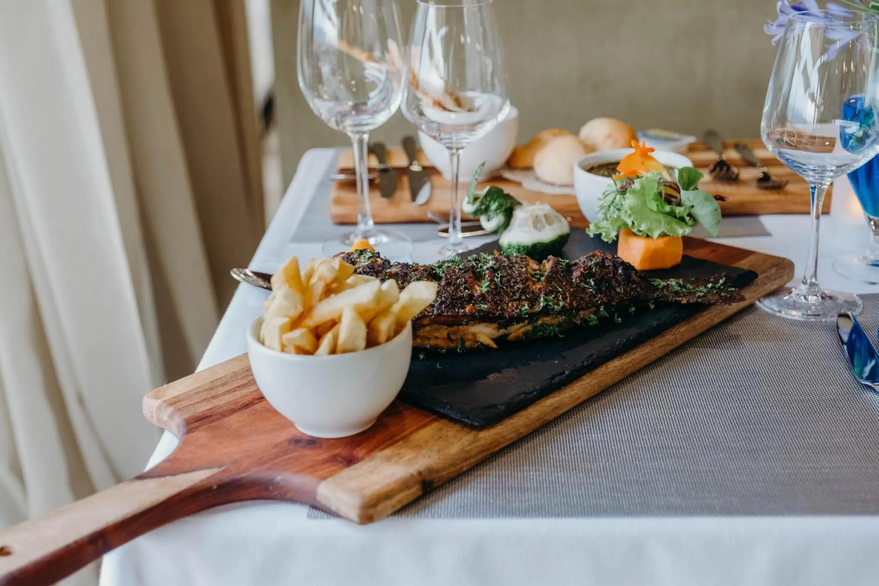 Restaurant/places to eat in Mantis Kivu Marina Bay Hotel Restaurant/places to eat in Mantis Kivu Marina Bay Hotel