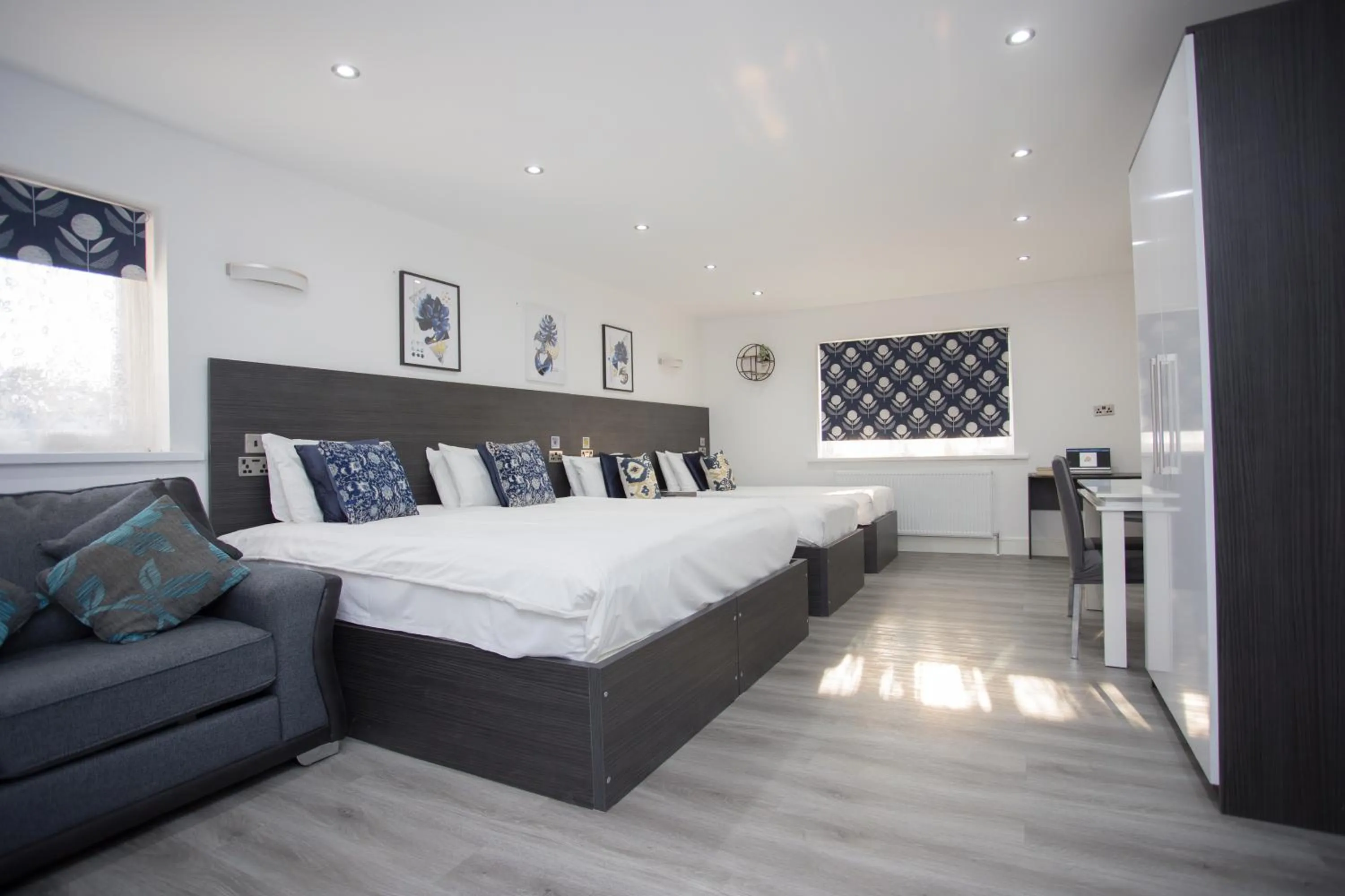 Bed in Legoland Heathrow Windsor Apartment Hotel