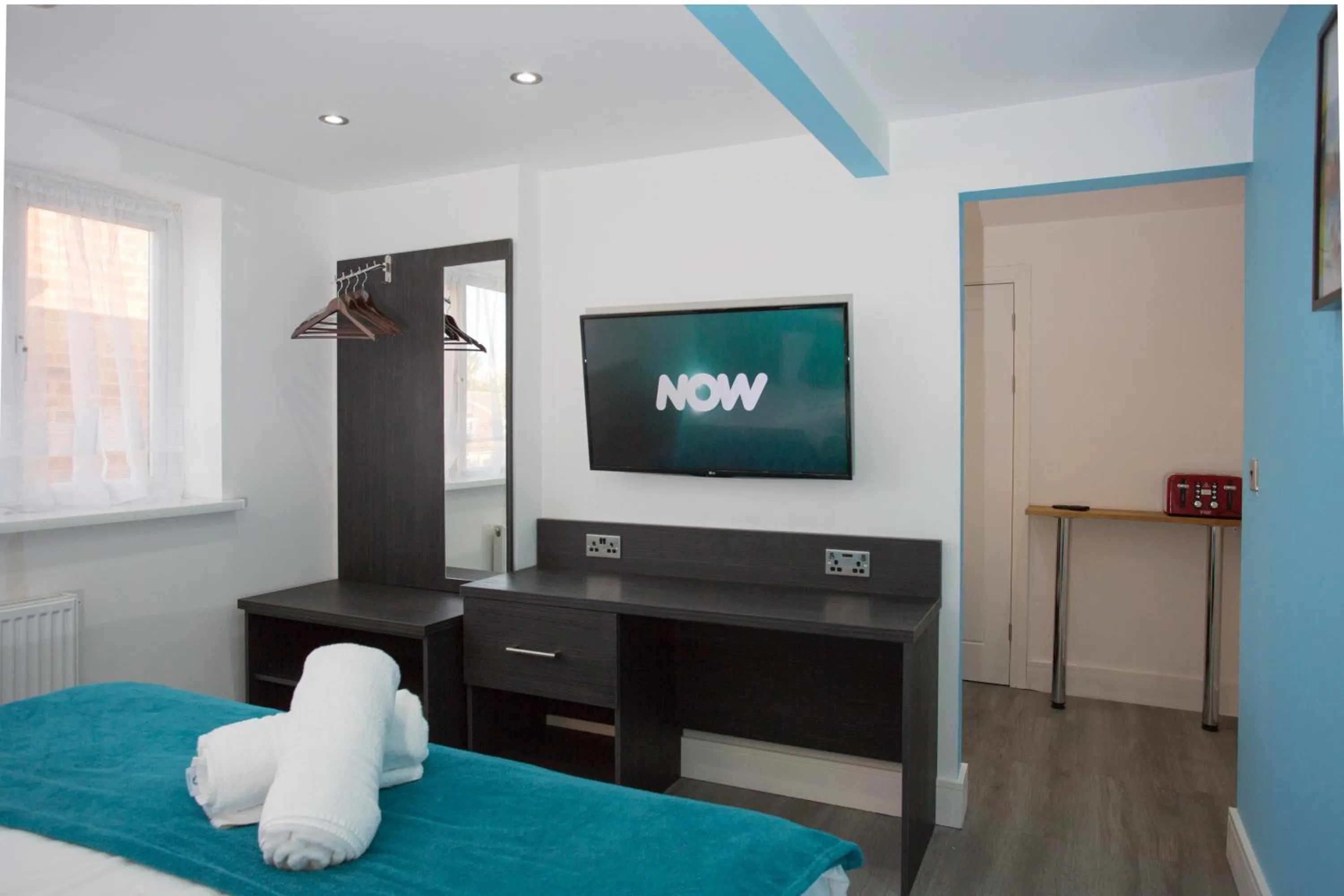 Bed in Legoland Heathrow Windsor Apartment Hotel