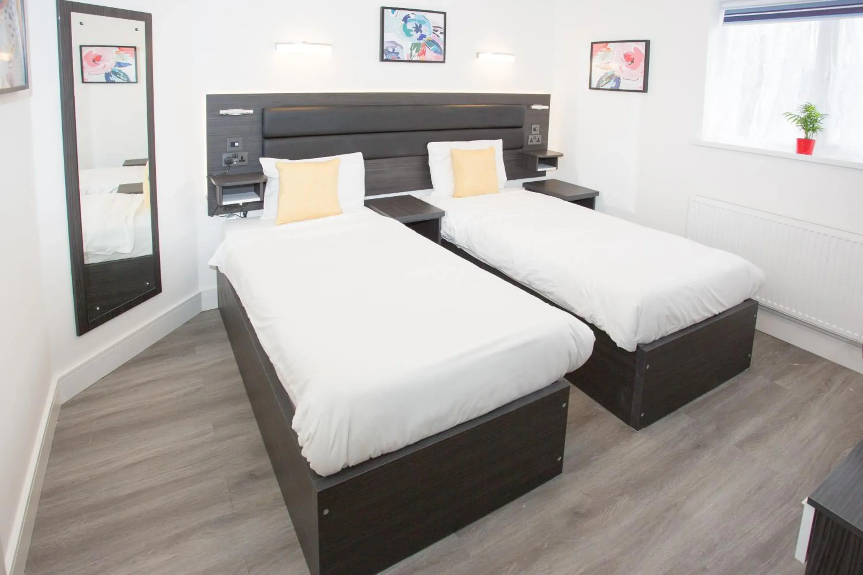 Deluxe Double or Twin Room in Legoland Heathrow Windsor Apartment Hotel Deluxe Double or Twin Room in Legoland Heathrow Windsor Apartment Hotel