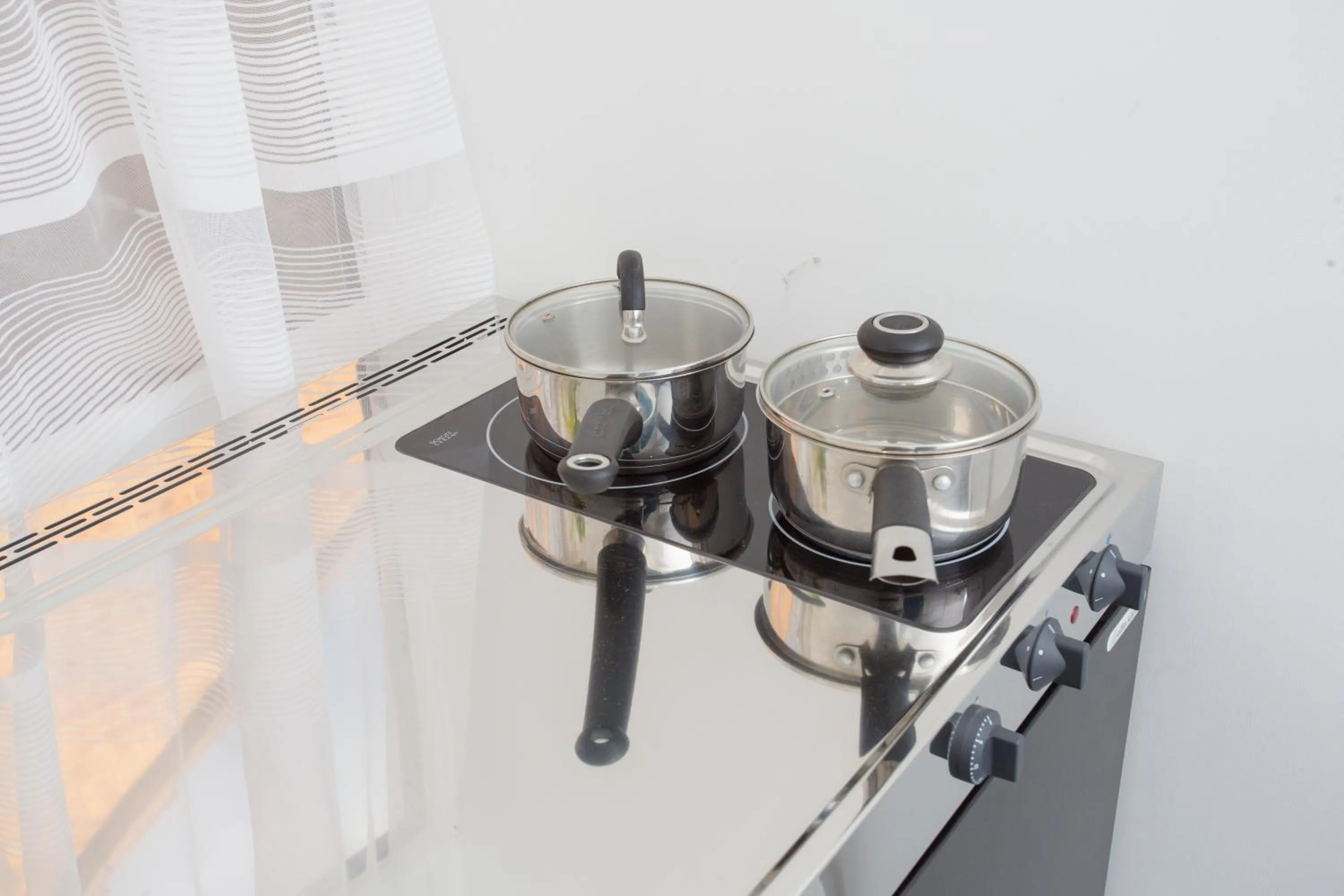 Kitchen or kitchenette in Legoland Heathrow Windsor Apartment Hotel