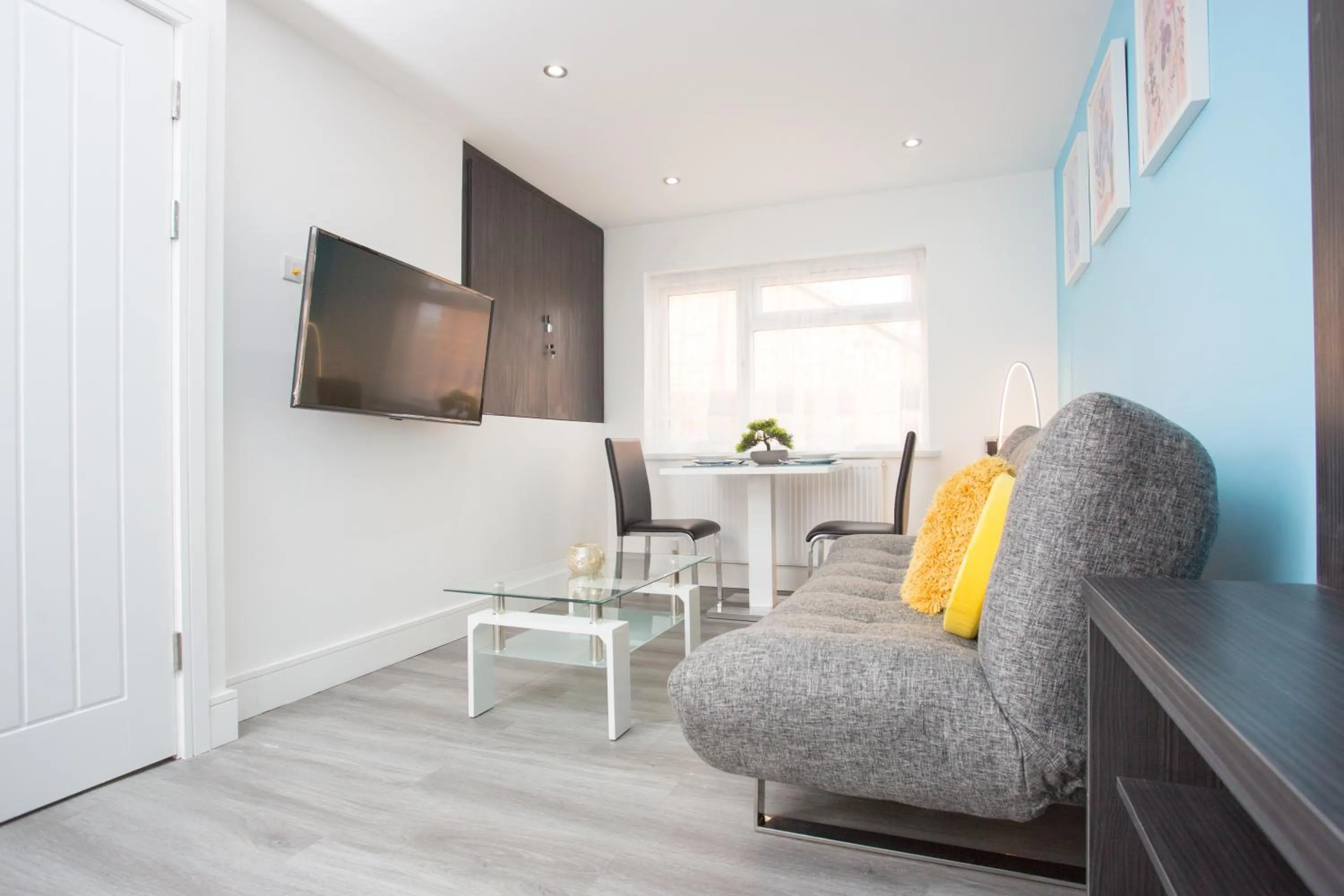 TV and multimedia in Legoland Heathrow Windsor Apartment Hotel