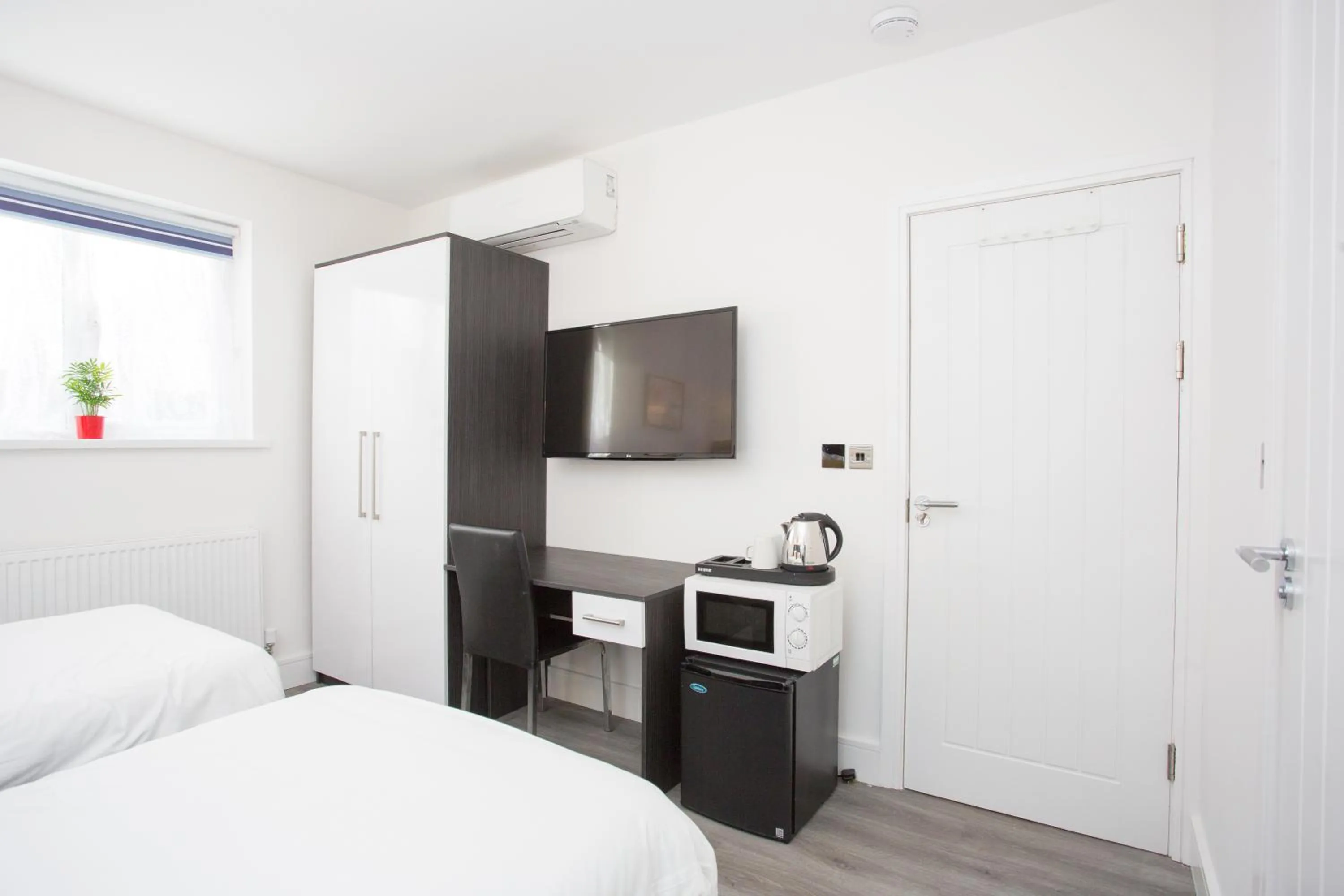 Bed in Legoland Heathrow Windsor Apartment Hotel