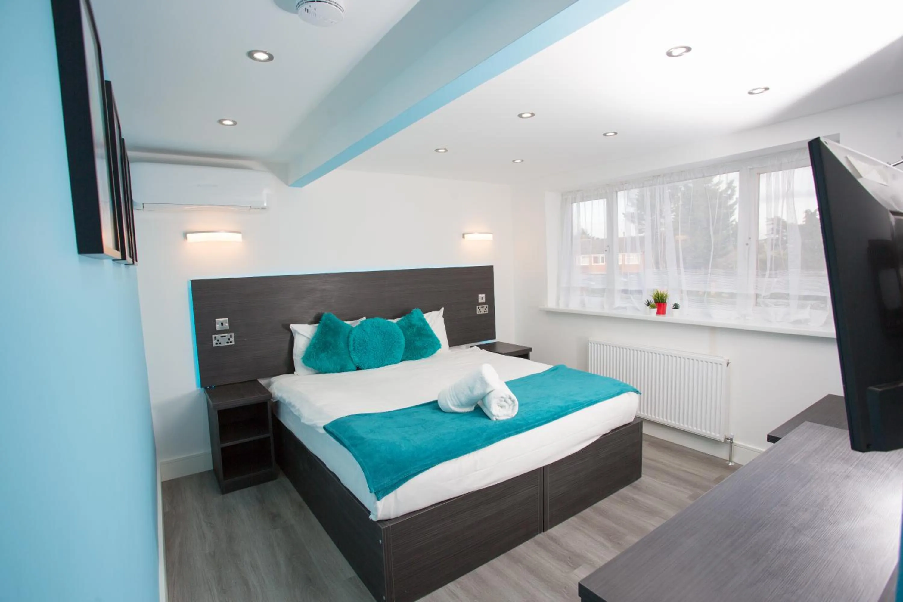 Bed in Legoland Heathrow Windsor Apartment Hotel