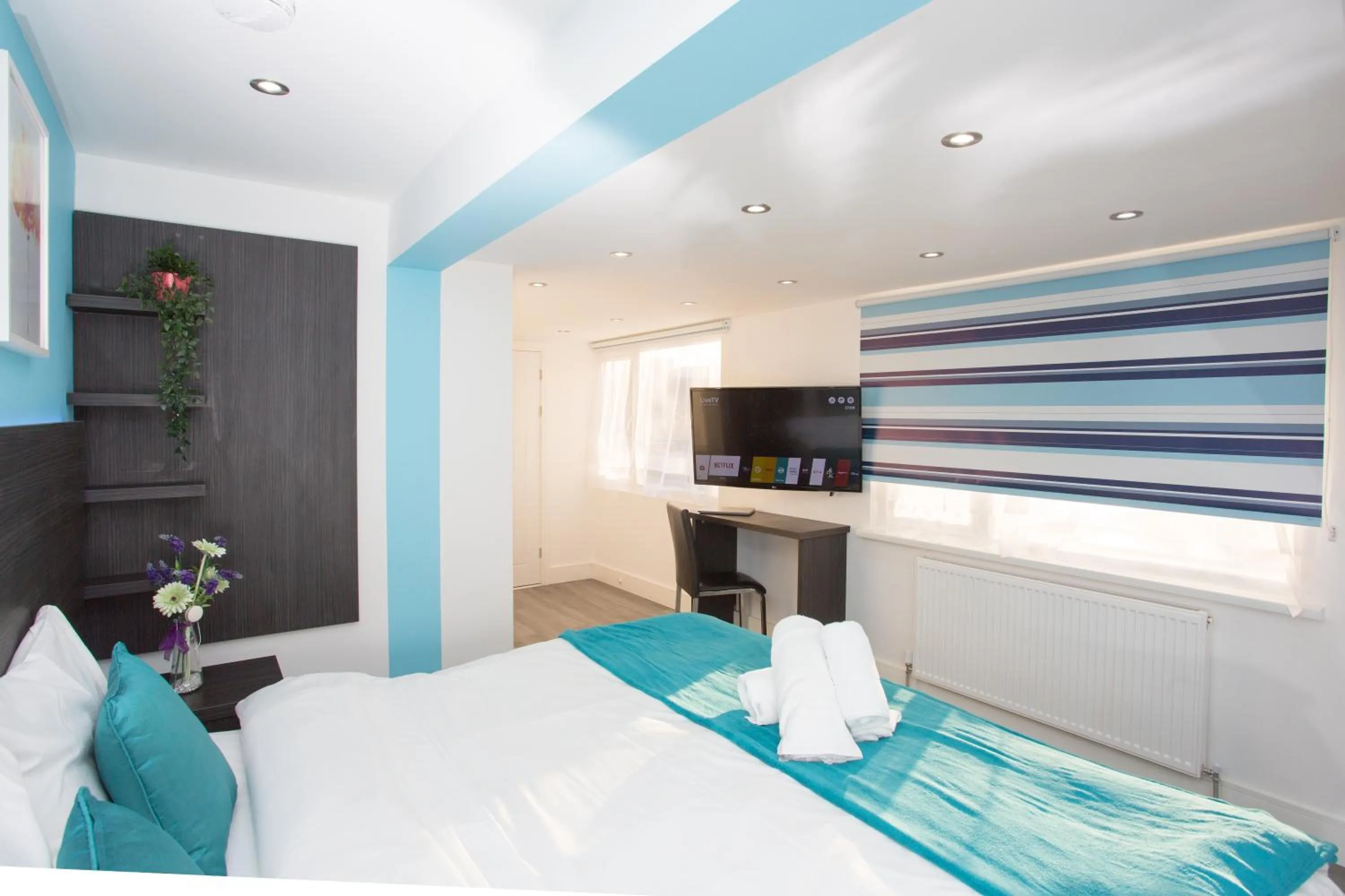 Bed in Legoland Heathrow Windsor Apartment Hotel