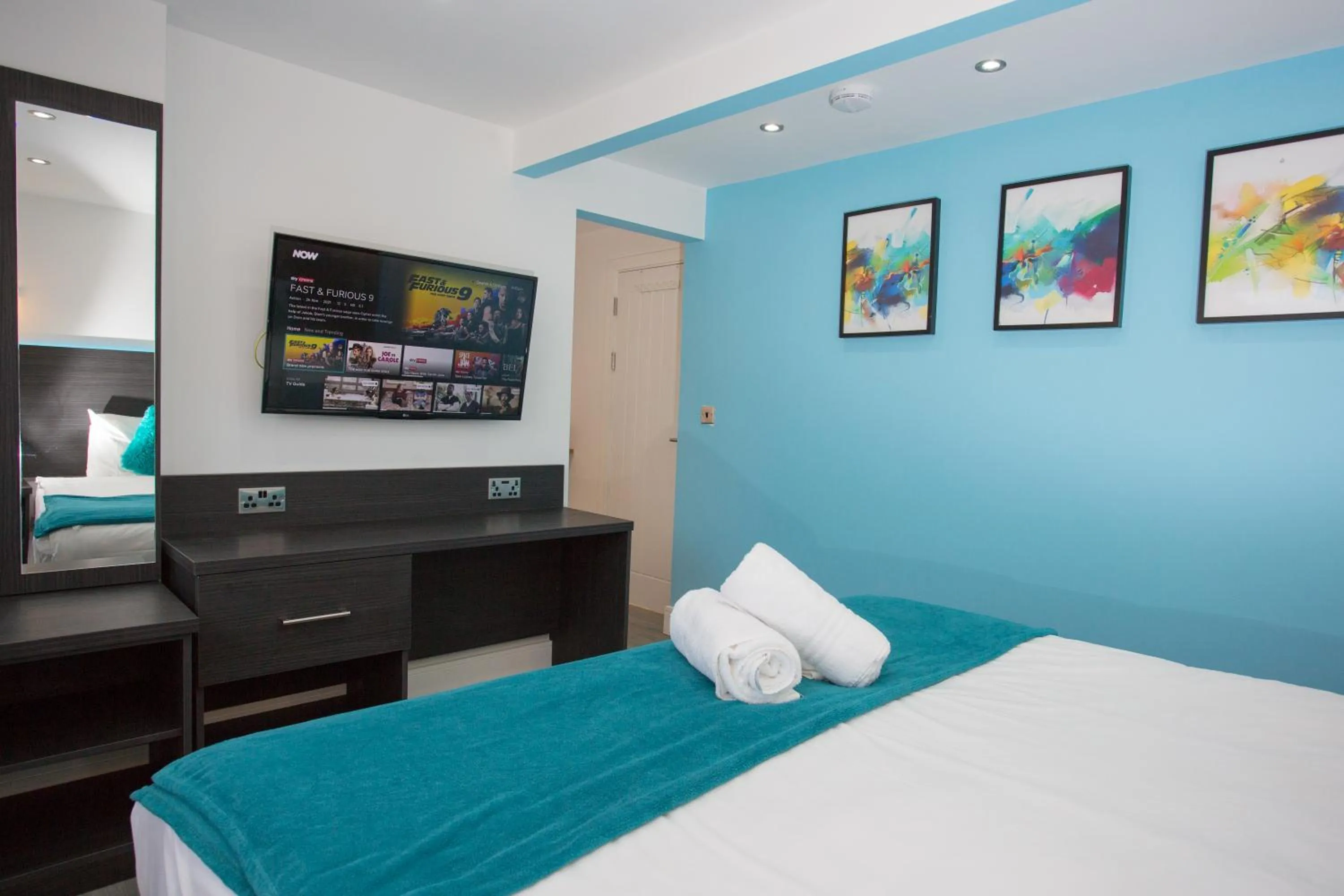 Bed in Legoland Heathrow Windsor Apartment Hotel