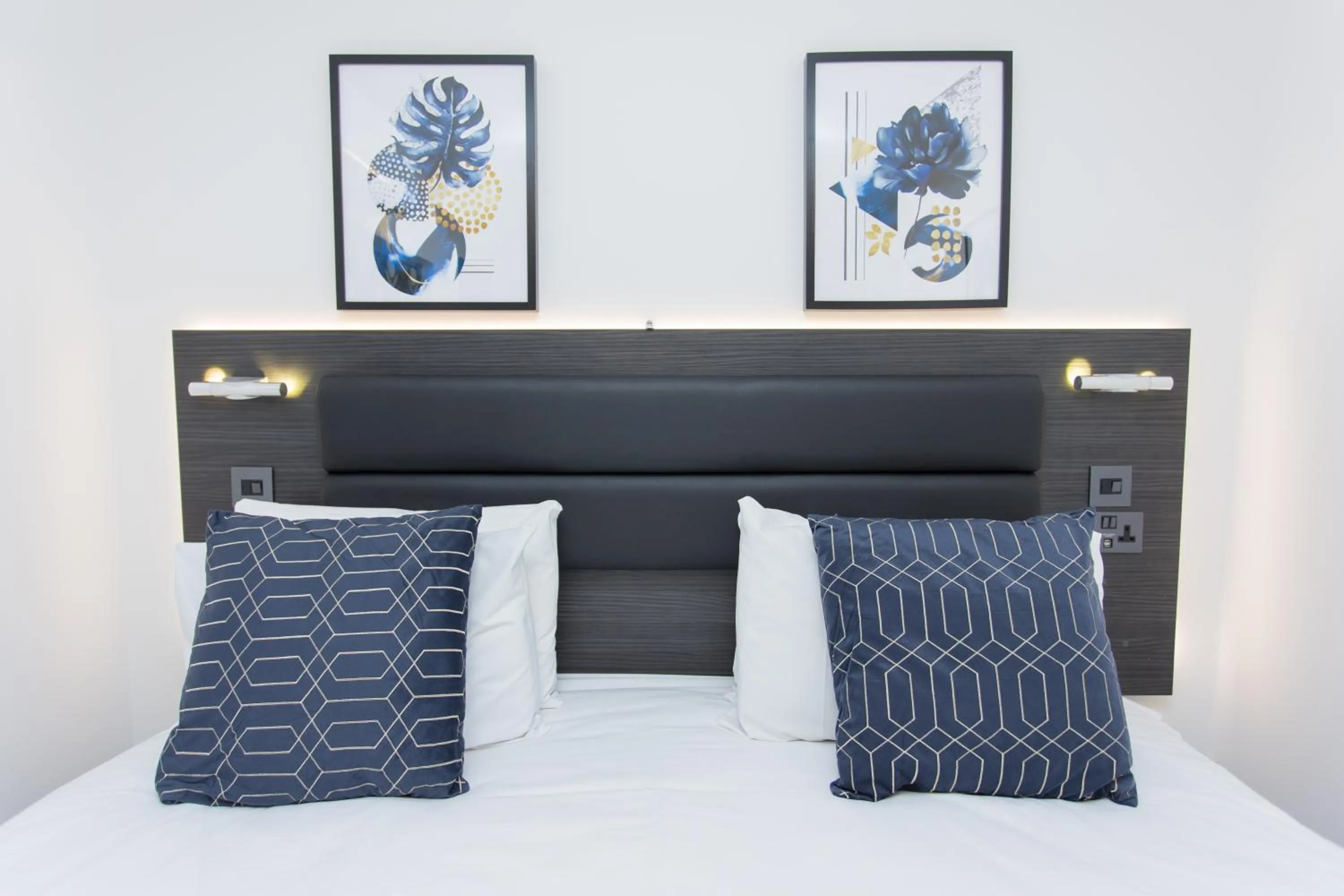 Bed in Legoland Heathrow Windsor Apartment Hotel