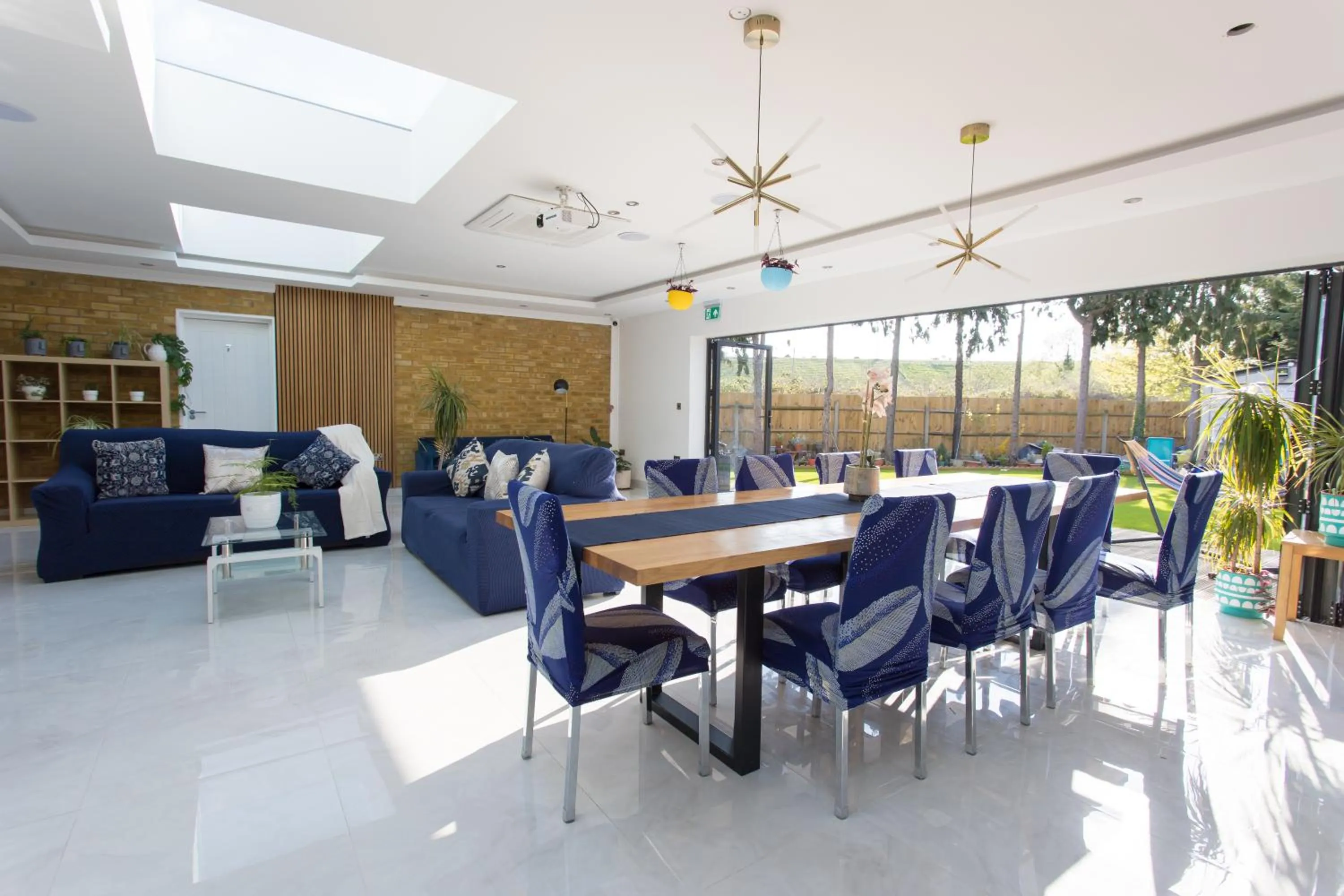 Dining area in Legoland Heathrow Windsor Apartment Hotel