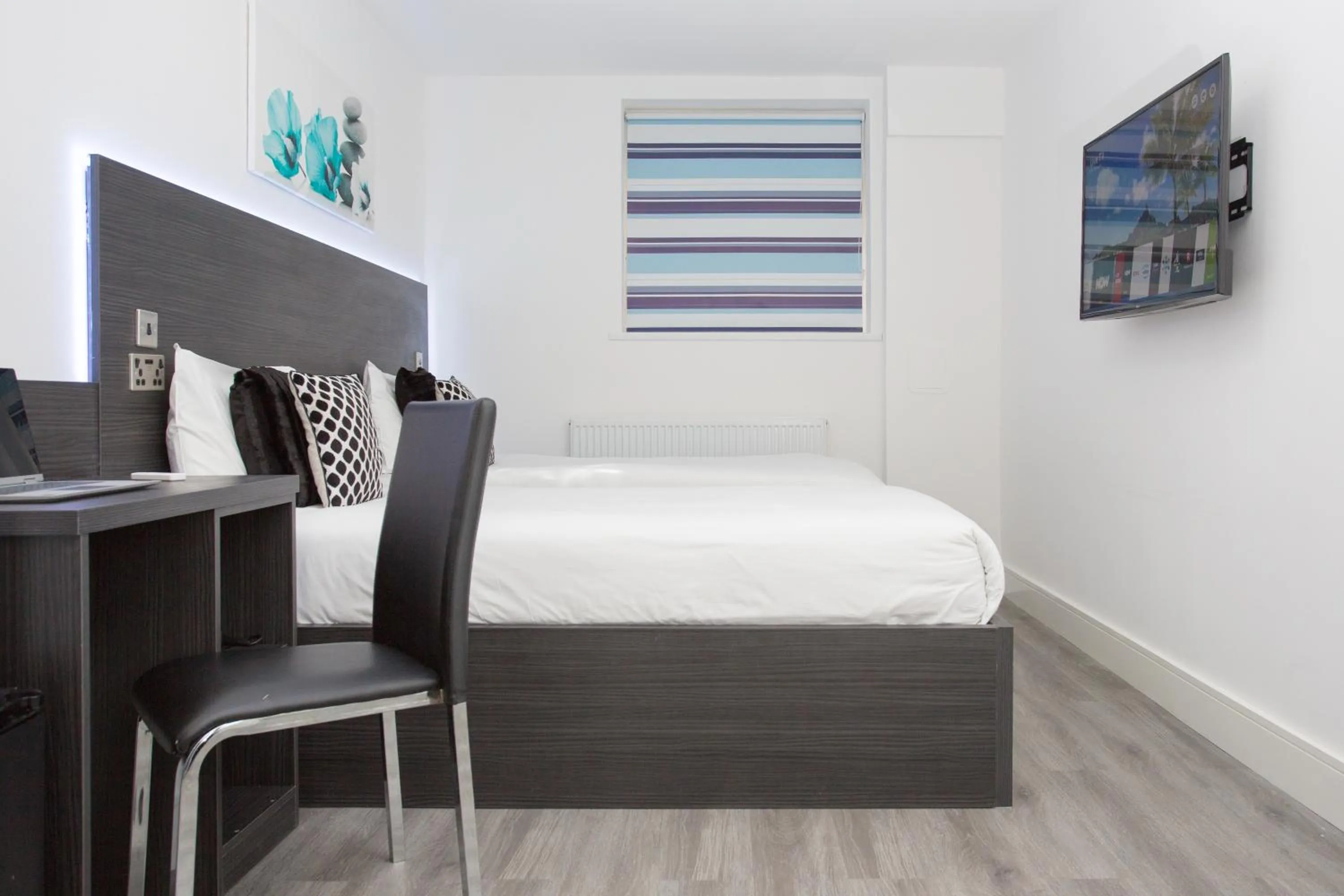 Bed in Legoland Heathrow Windsor Apartment Hotel