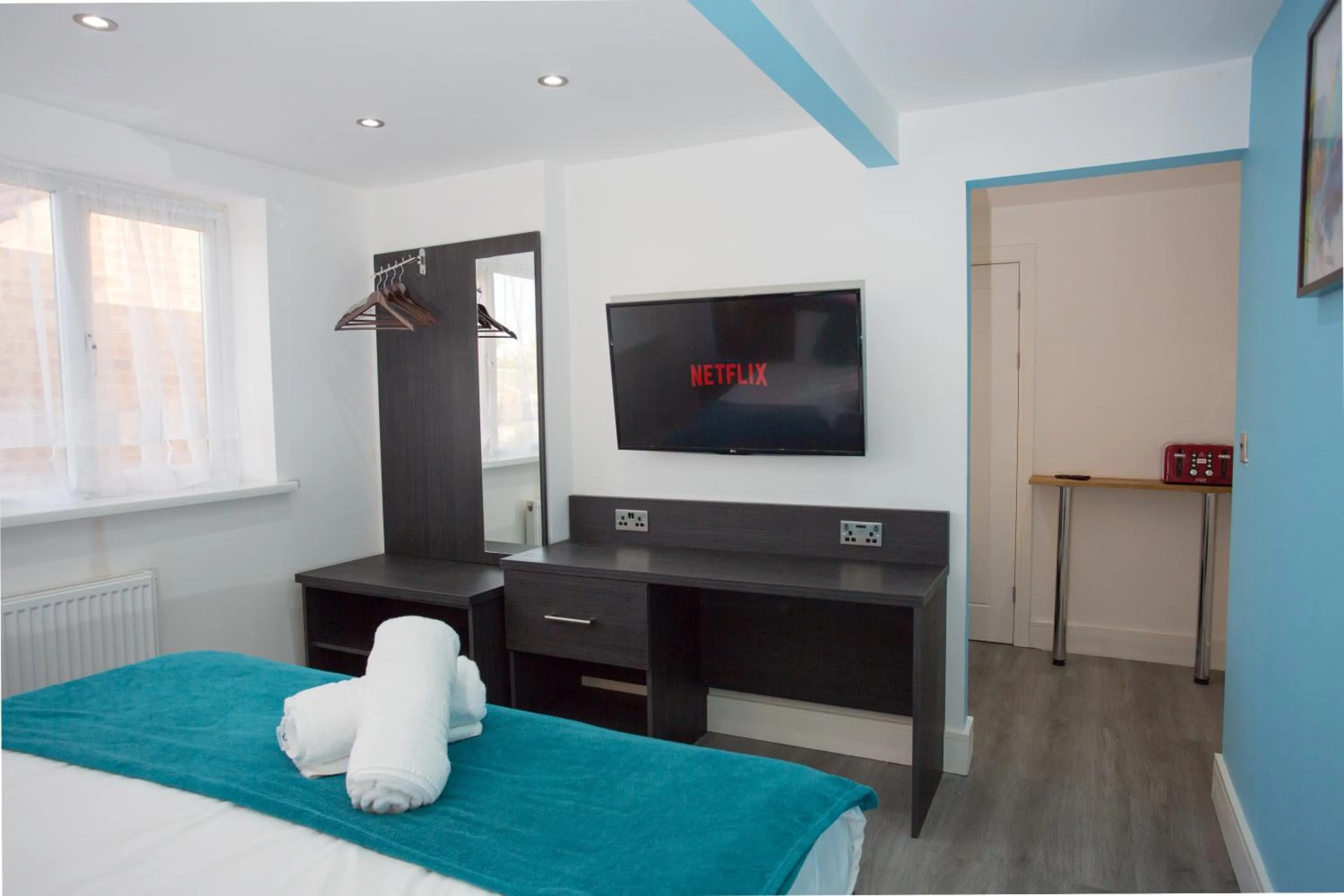 Bed in Legoland Heathrow Windsor Apartment Hotel