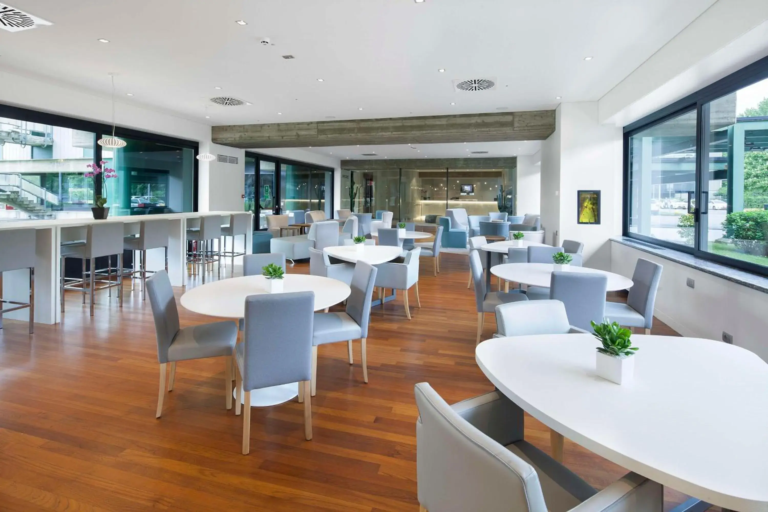 Restaurant/places to eat in NH Milano Congress Centre Restaurant/places to eat in NH Milano Congress Centre