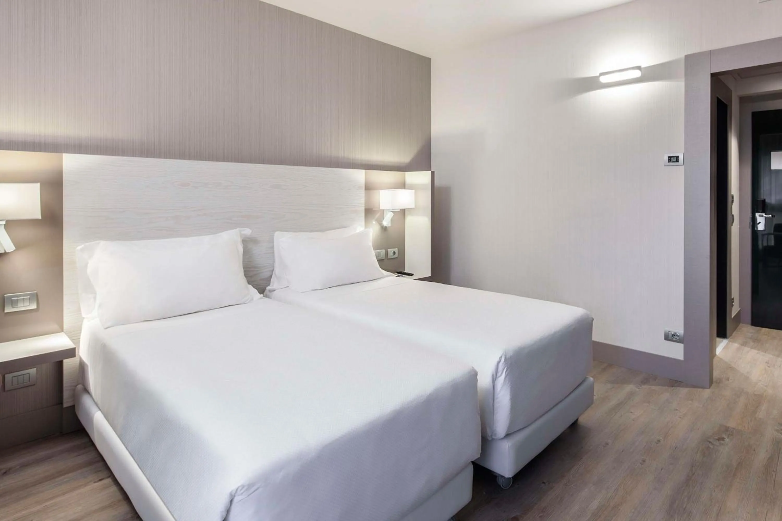 Bedroom, Bed in NH Milano Congress Centre