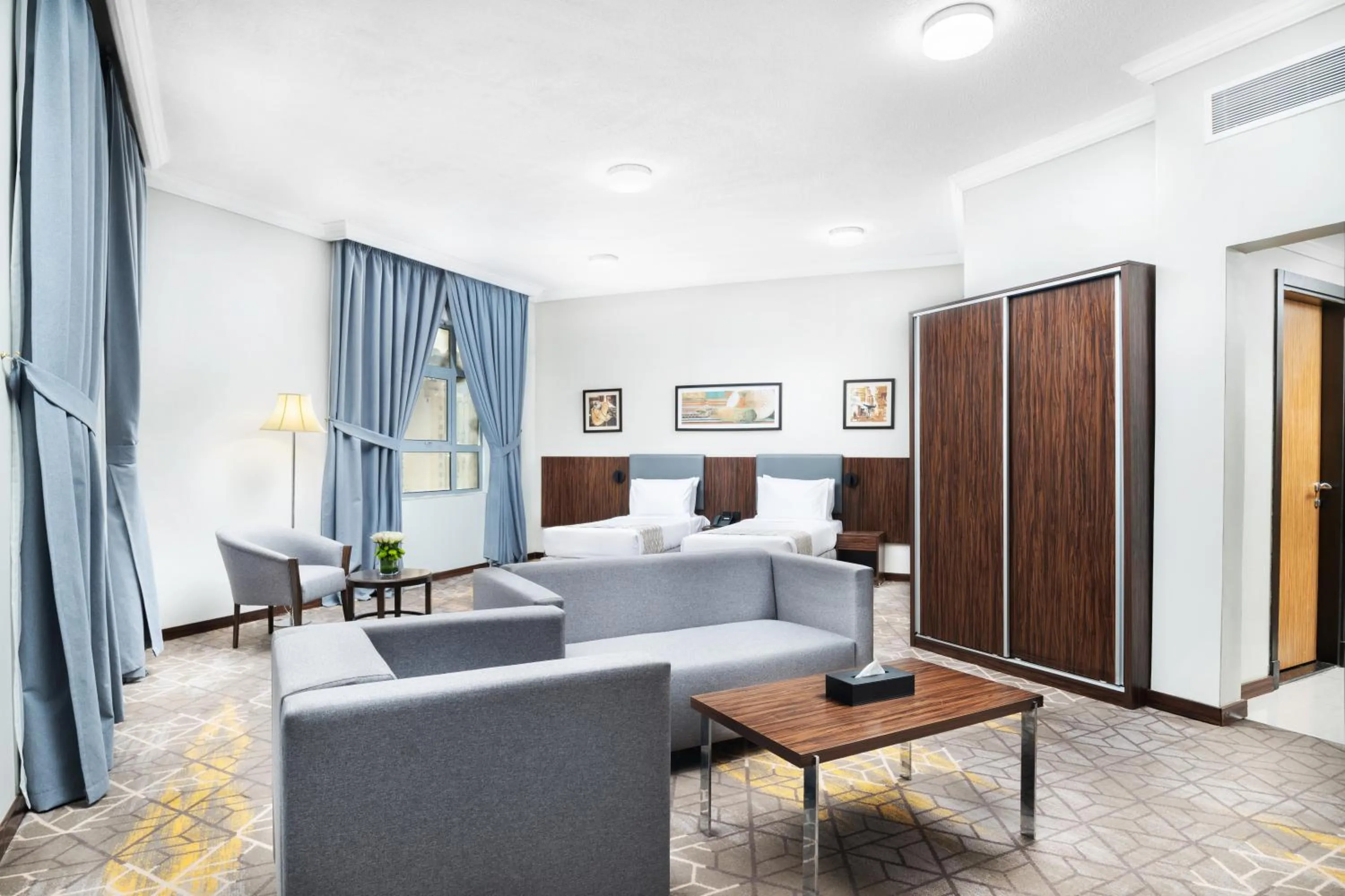 Seating area, Bed in Elaf Bakkah Hotel