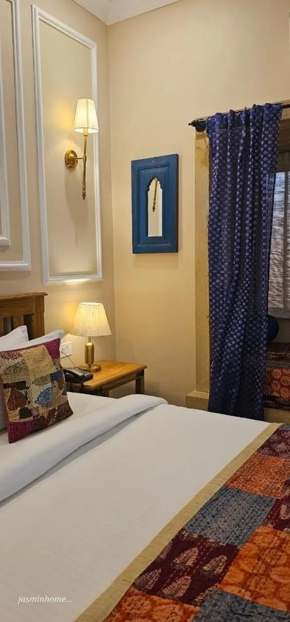 Bed in Hotel Jasmin Haveli