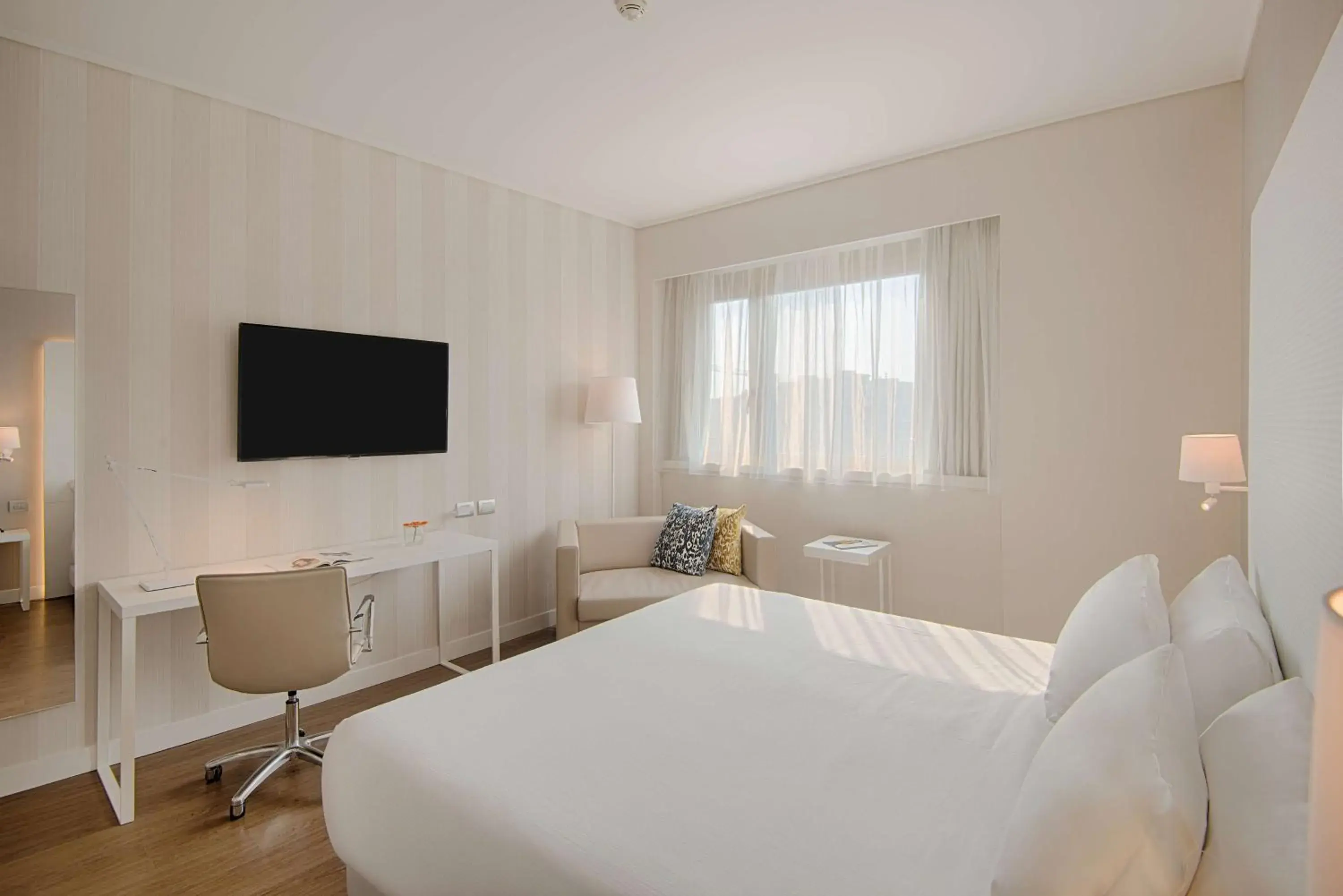 Bedroom, Bed in NH Torino Centro Bedroom, Bed in NH Torino Centro