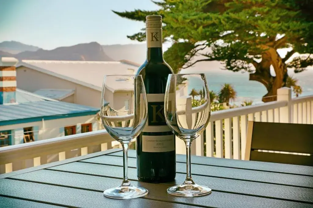 Penguin Haven . Luxury 2 bedroom, Boulders Beach. Penguin Haven . Luxury 2 bedroom, Boulders Beach.
