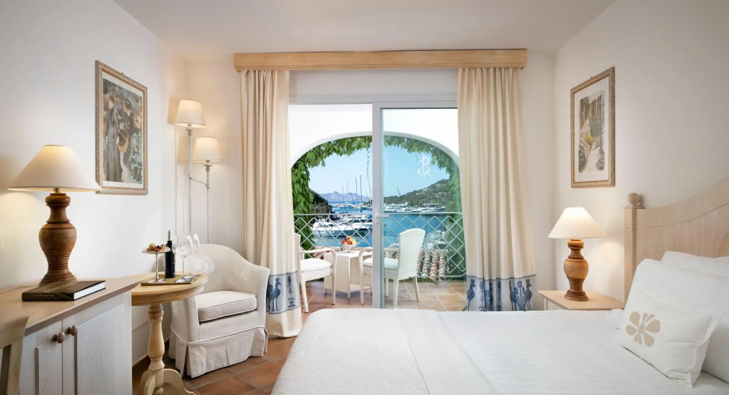 Photo of the whole room in Grand Hotel Poltu Quatu Photo of the whole room in Grand Hotel Poltu Quatu