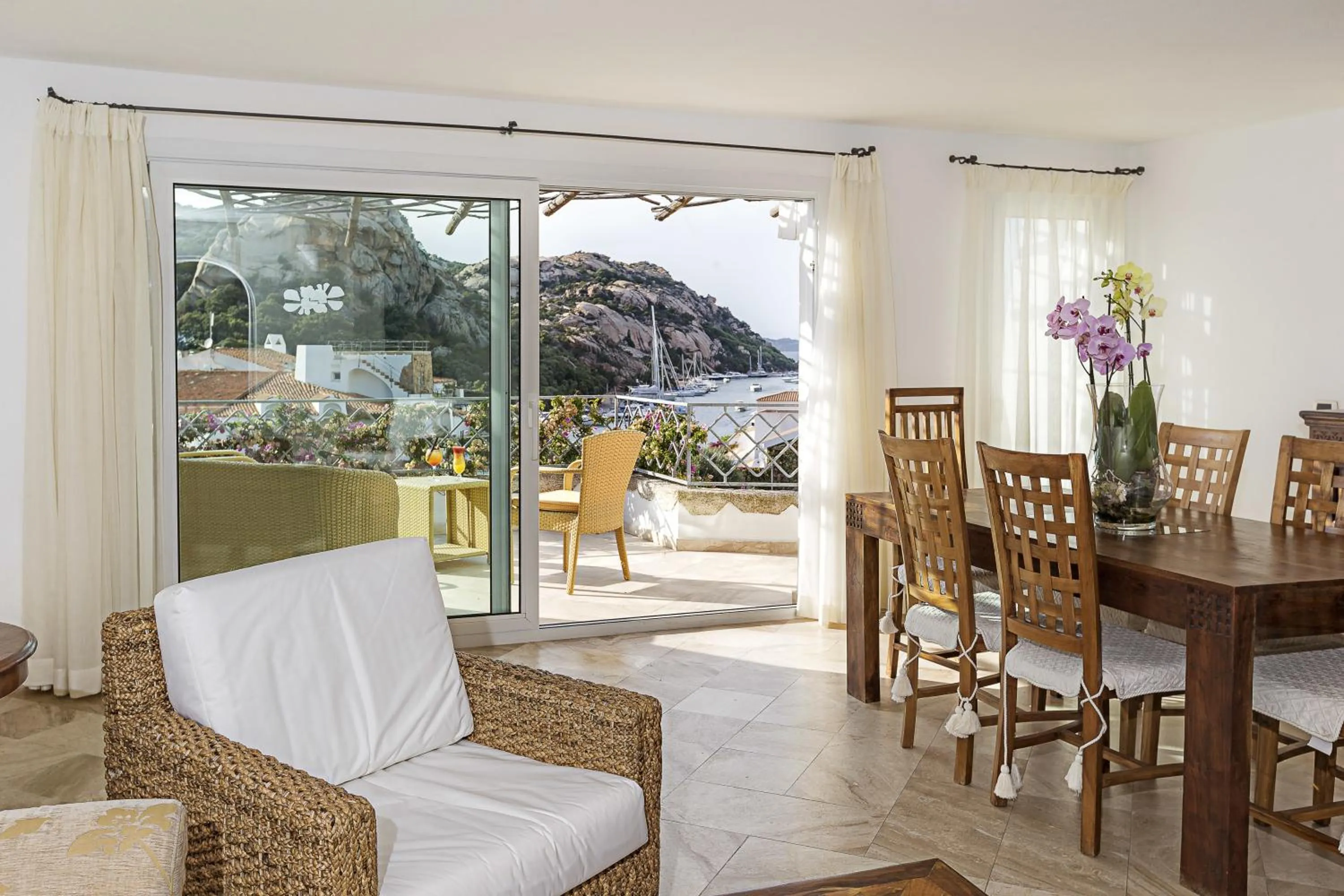 Day in Grand Hotel Poltu Quatu