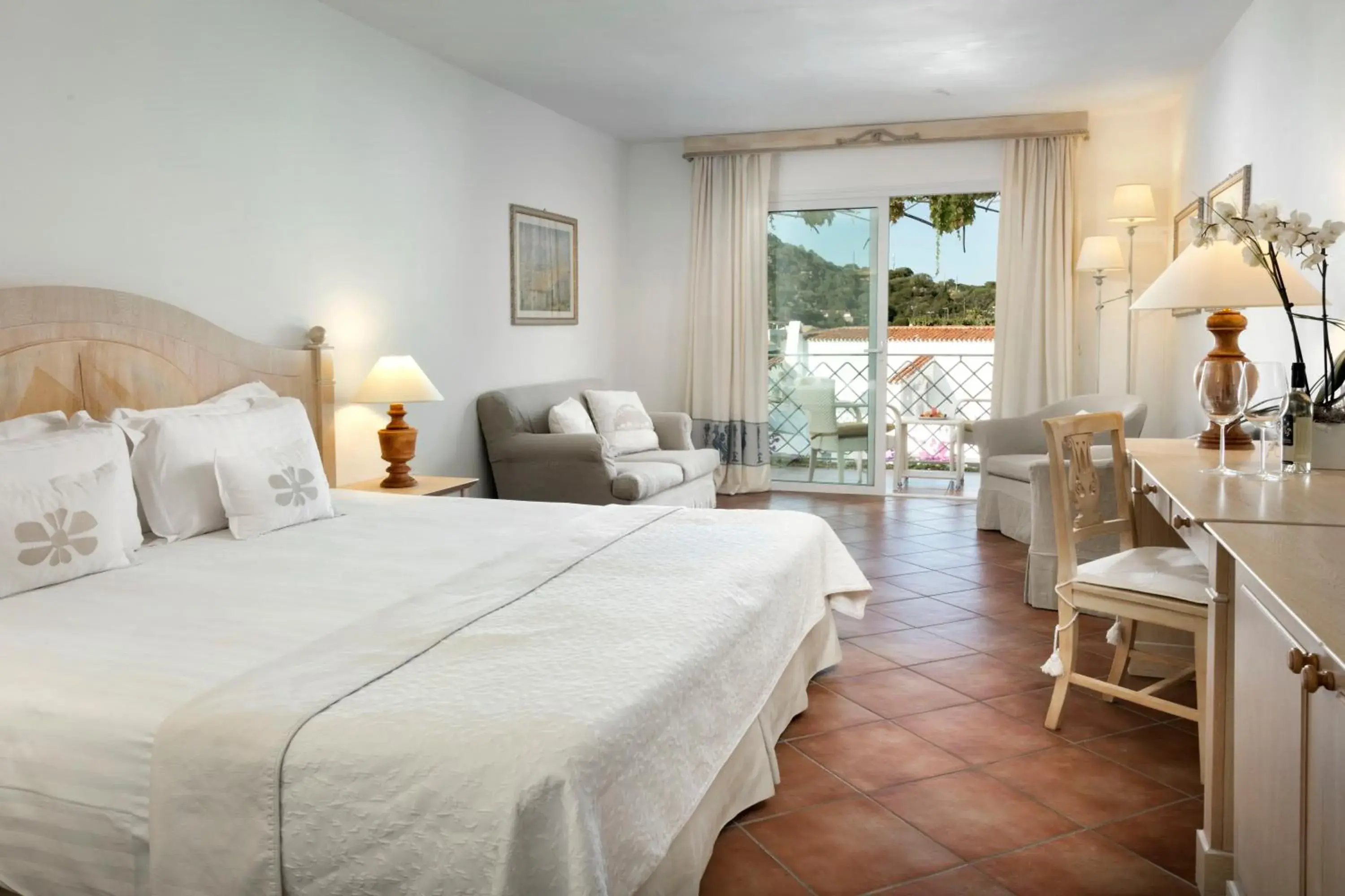 Photo of the whole room in Grand Hotel Poltu Quatu Photo of the whole room in Grand Hotel Poltu Quatu