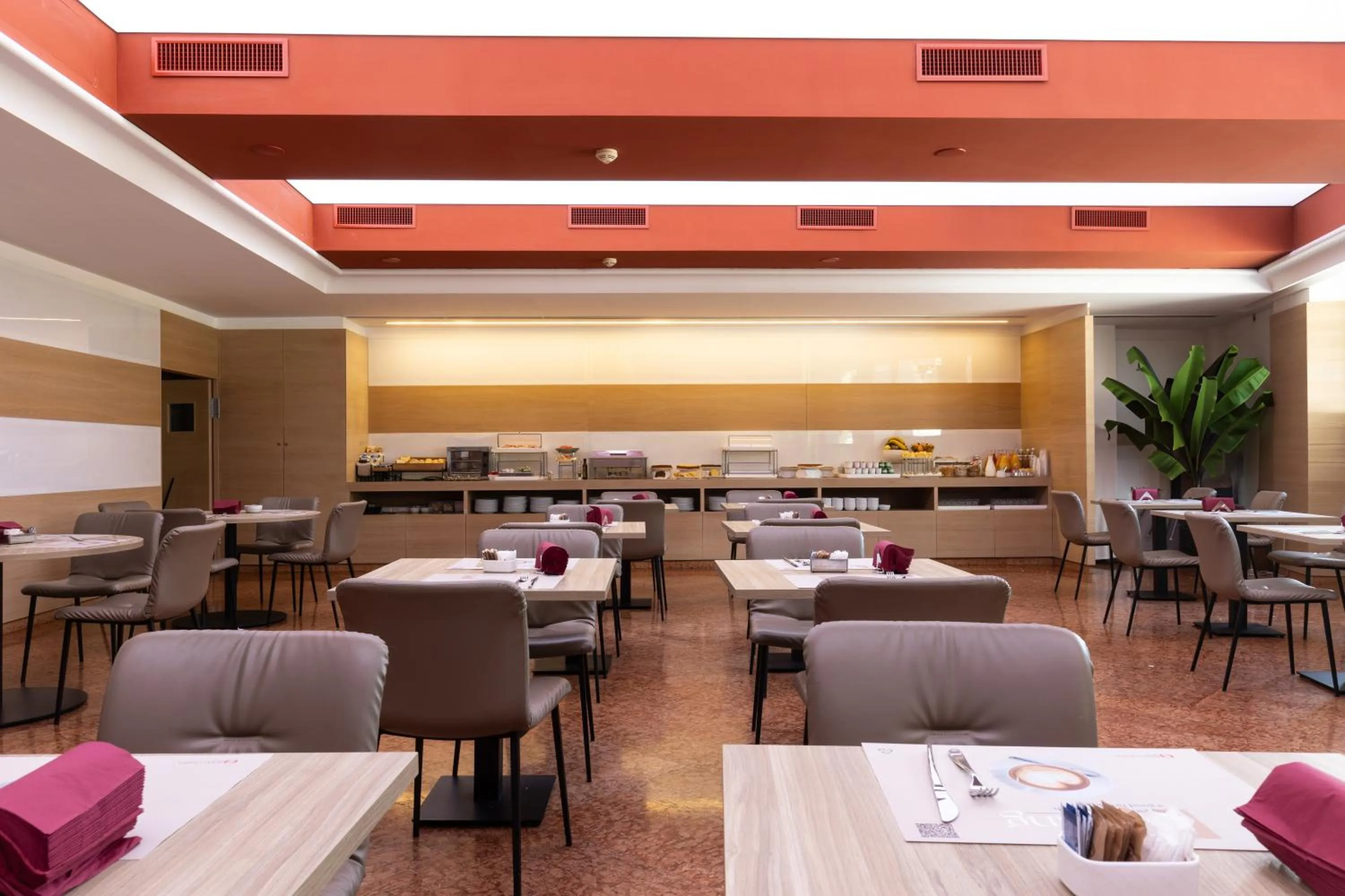 Restaurant/places to eat in Hotel Royal Caserta