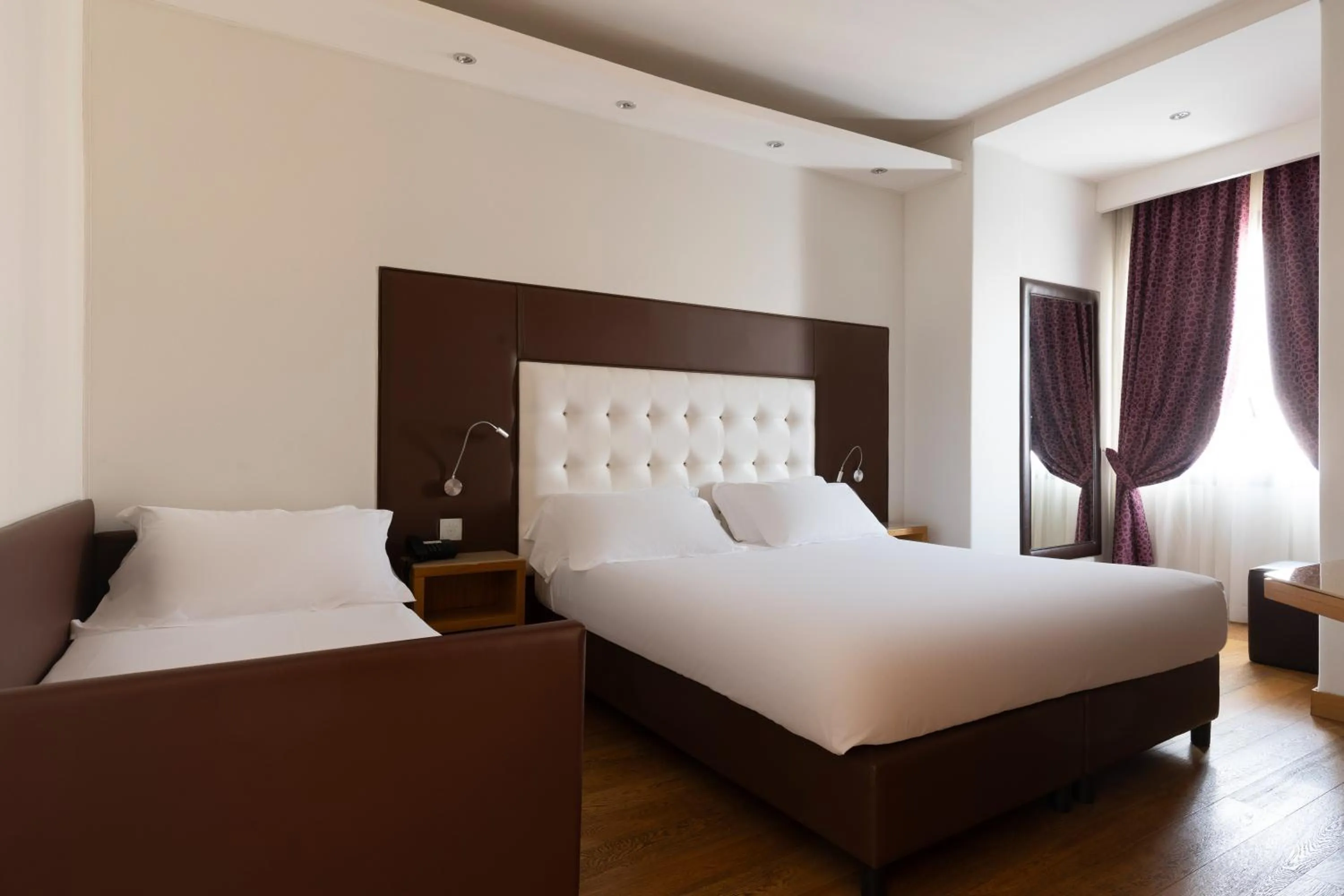 Photo of the whole room, Bed in Hotel Royal Caserta