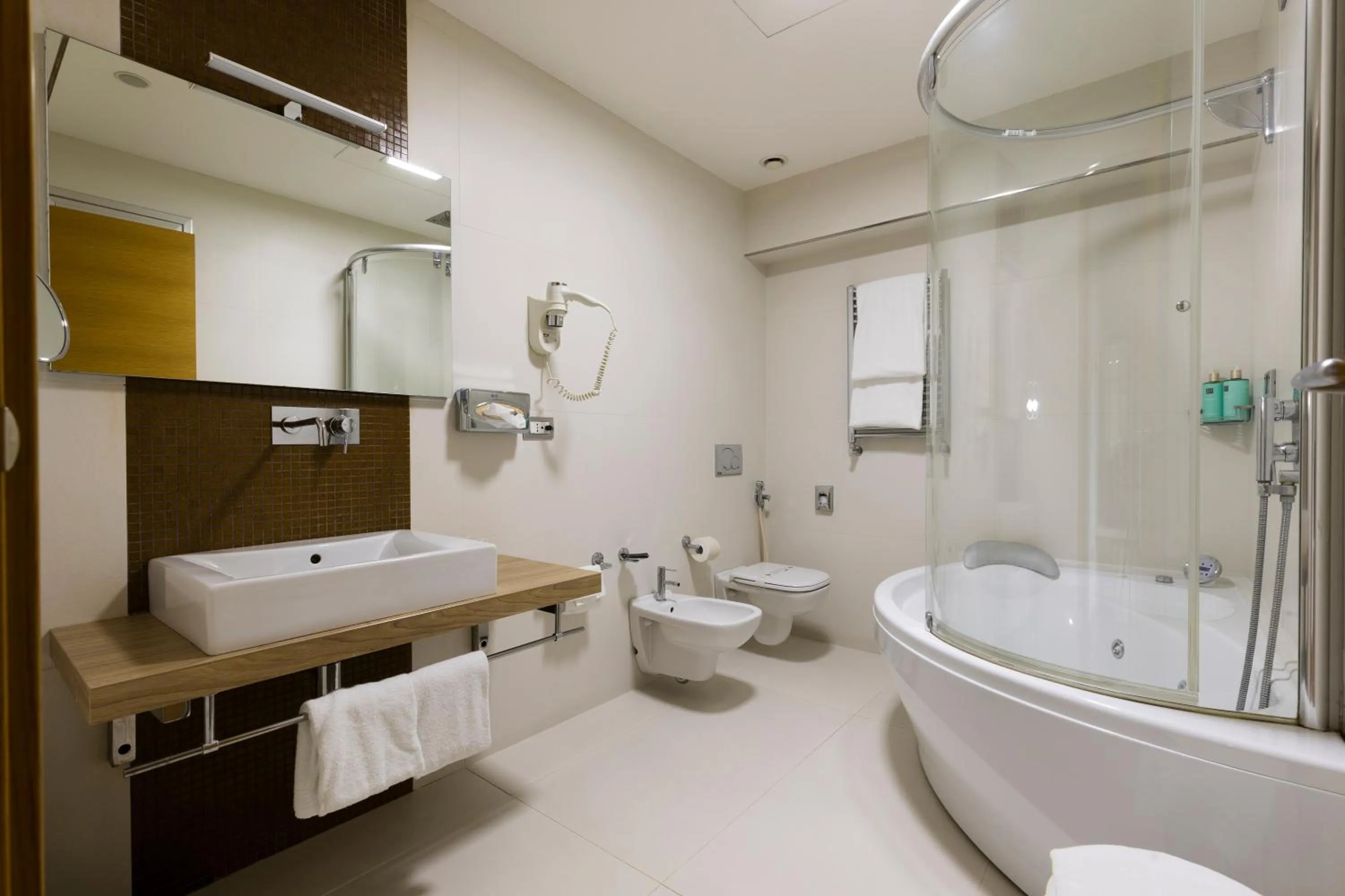 Bathroom in Hotel Royal Caserta