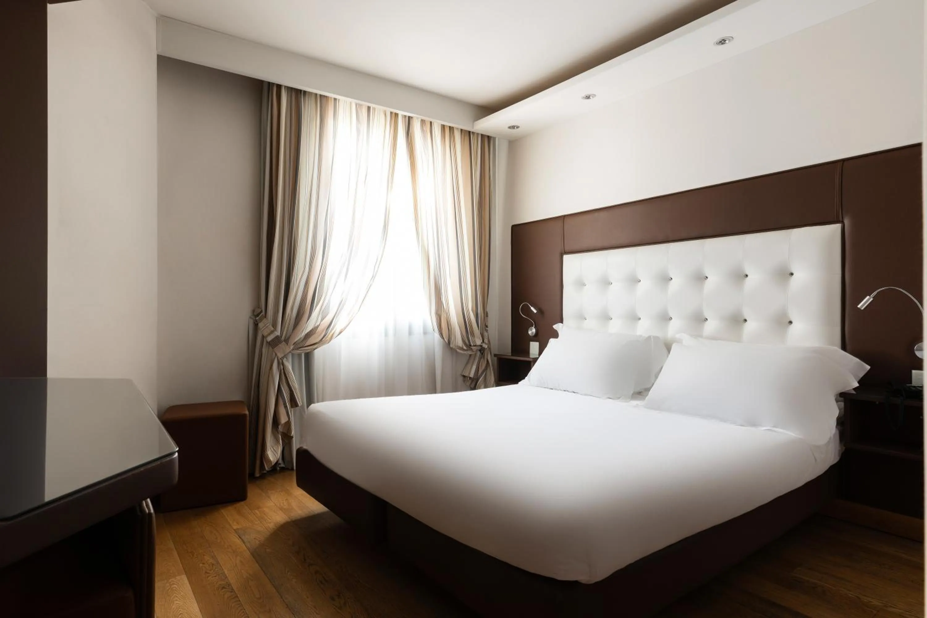 Bedroom, Bed in Hotel Royal Caserta