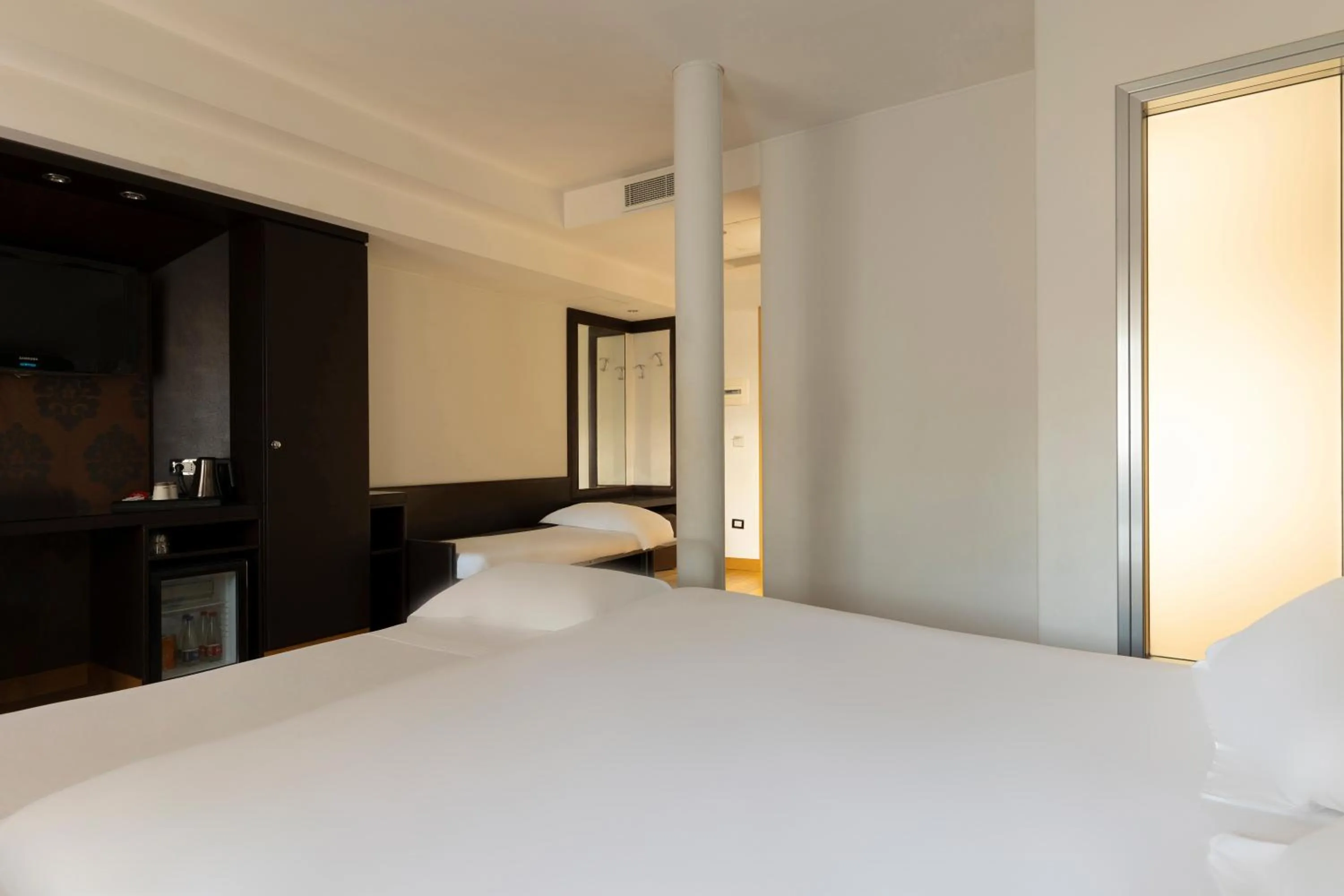 Photo of the whole room, Bed in Hotel Royal Caserta