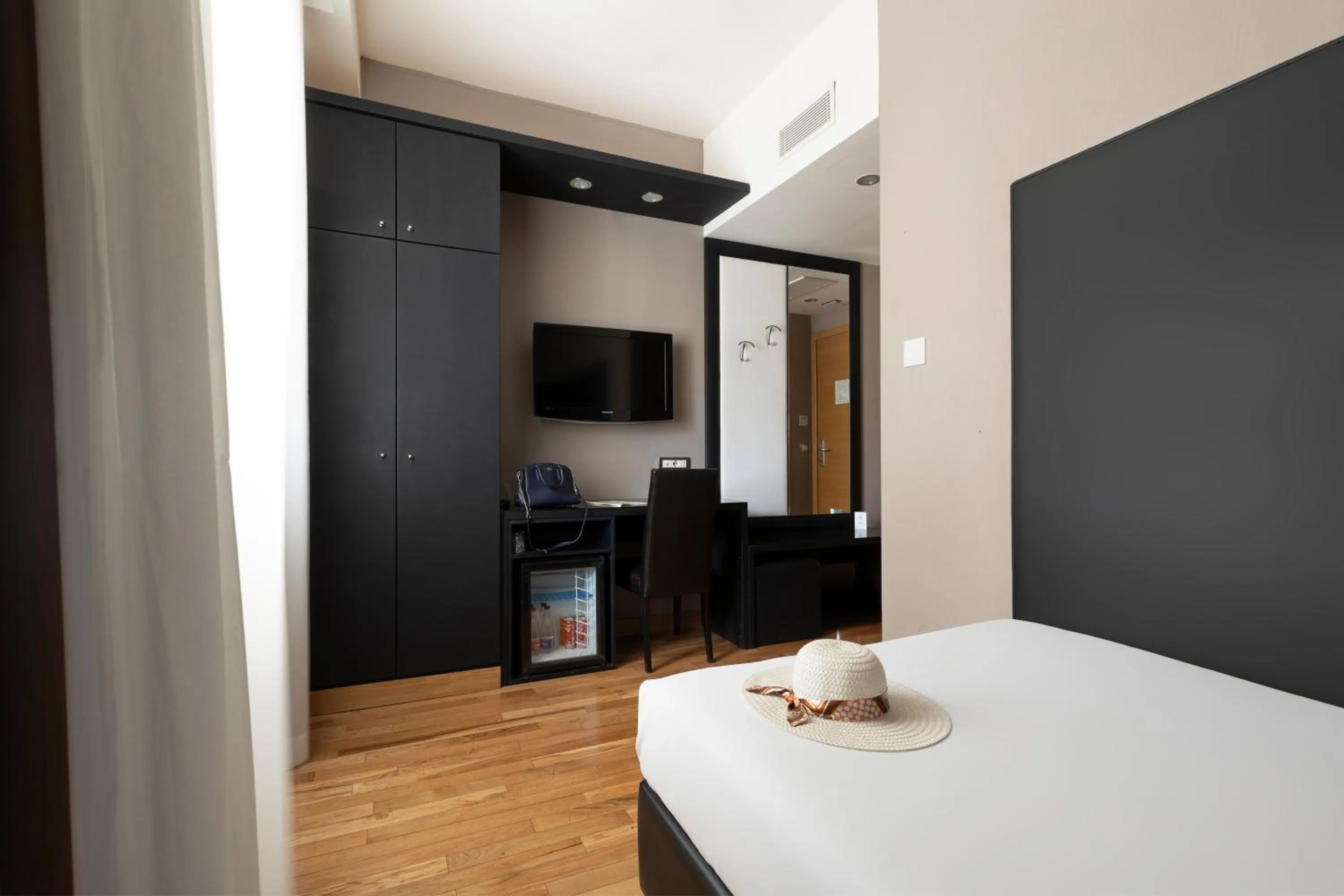 Photo of the whole room, Bed in Hotel Royal Caserta