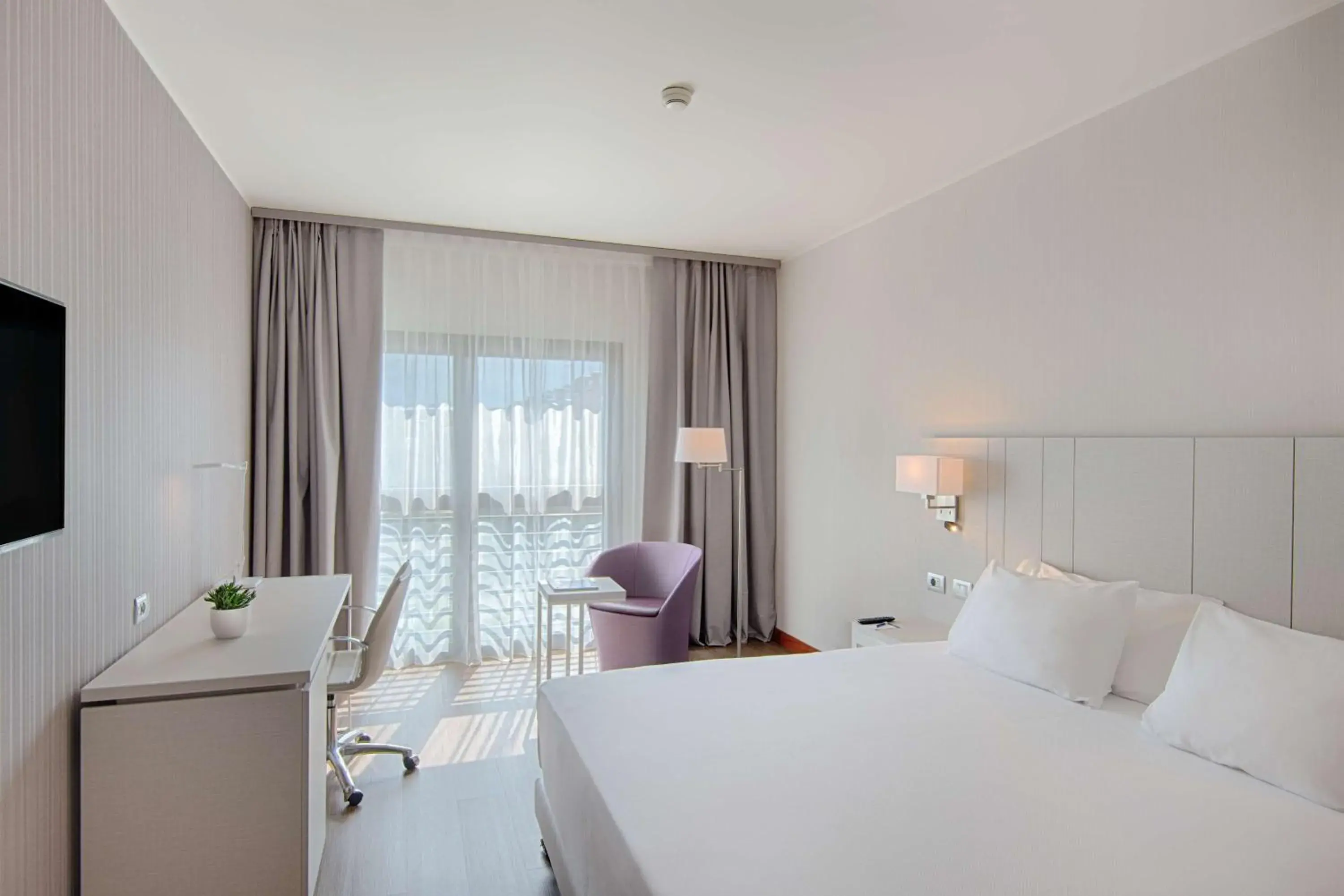 Bedroom, Bed in NH Lecco Pontevecchio Bedroom, Bed in NH Lecco Pontevecchio