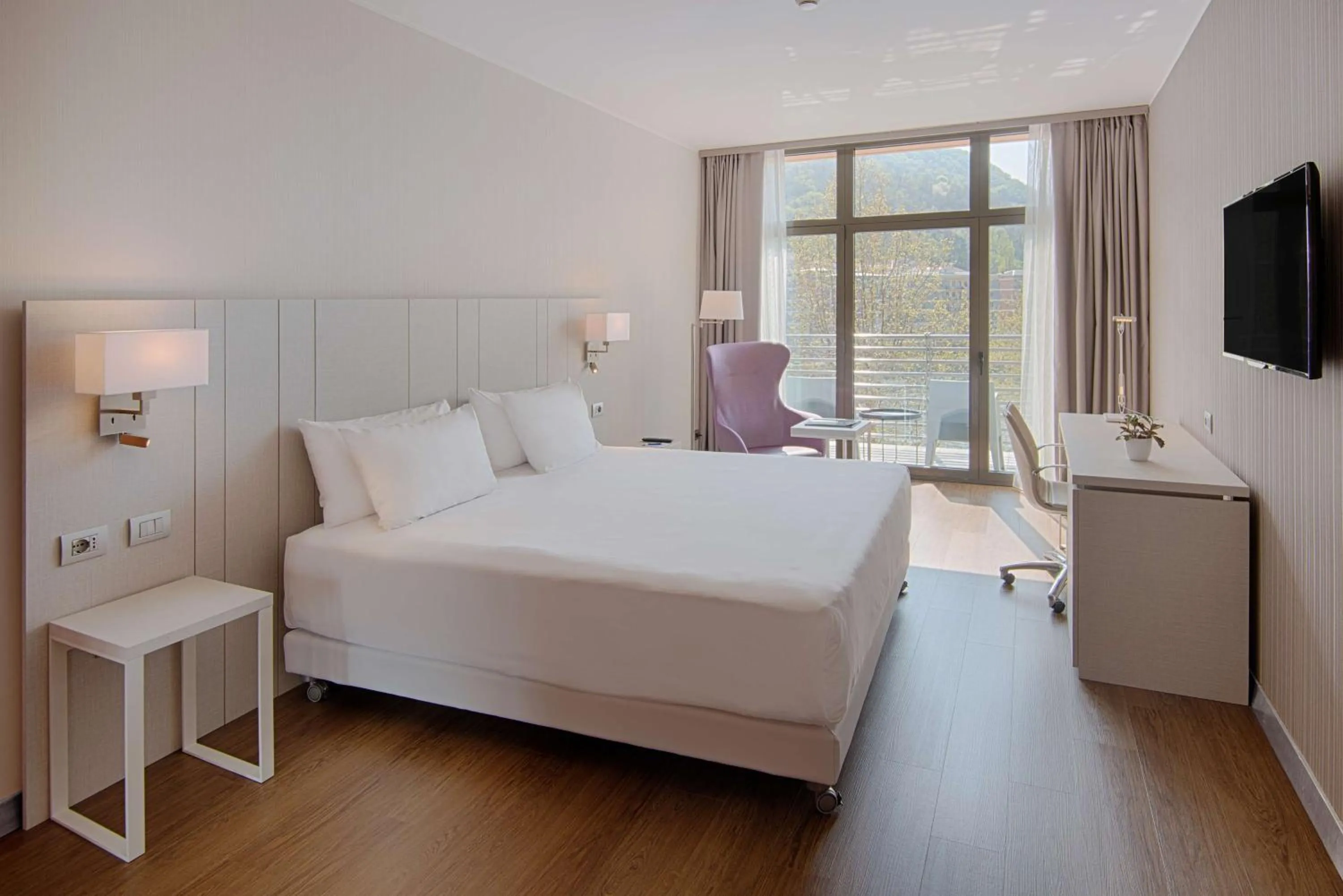 Bedroom, Bed in NH Lecco Pontevecchio