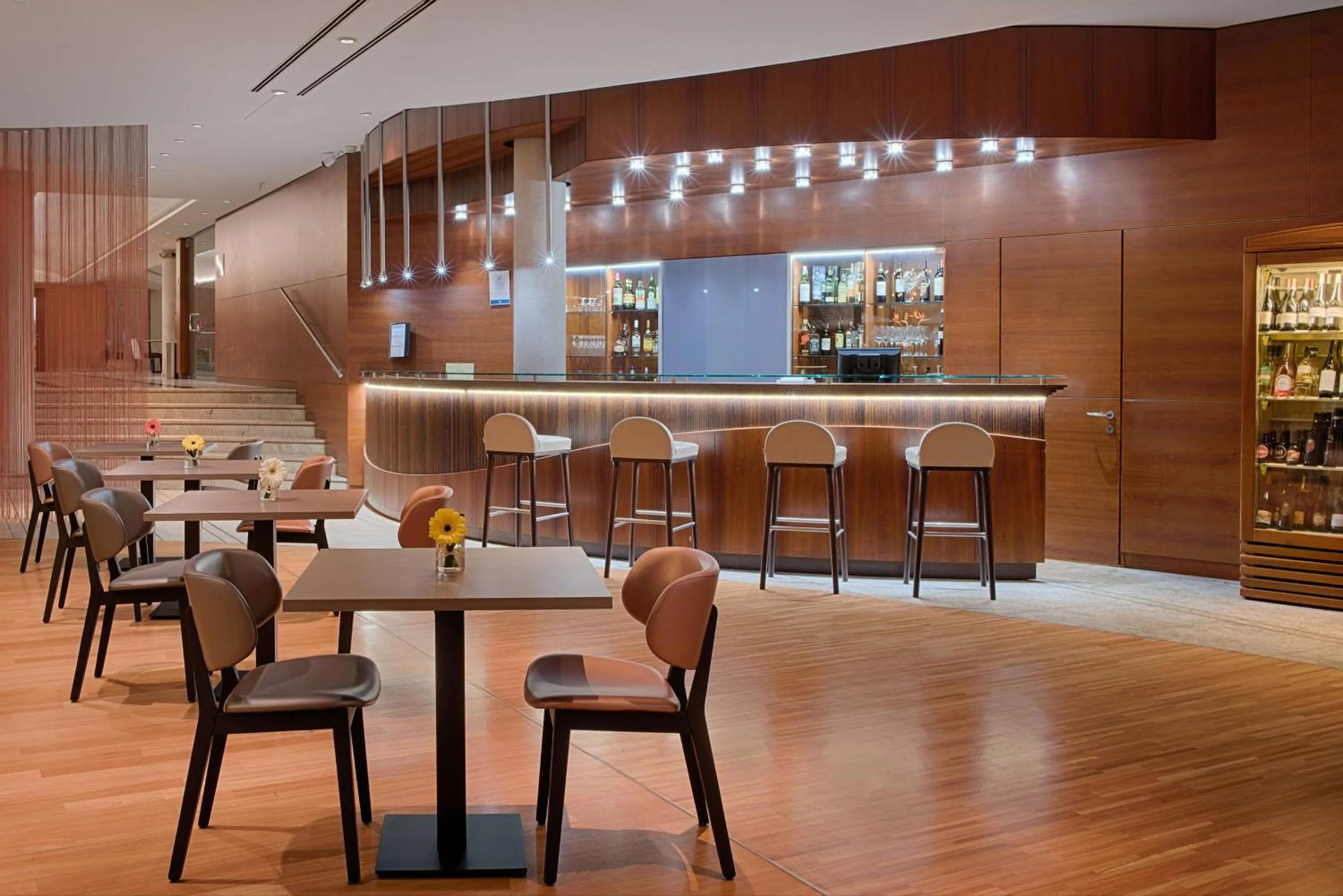 Lounge or bar in NH Lecco Pontevecchio