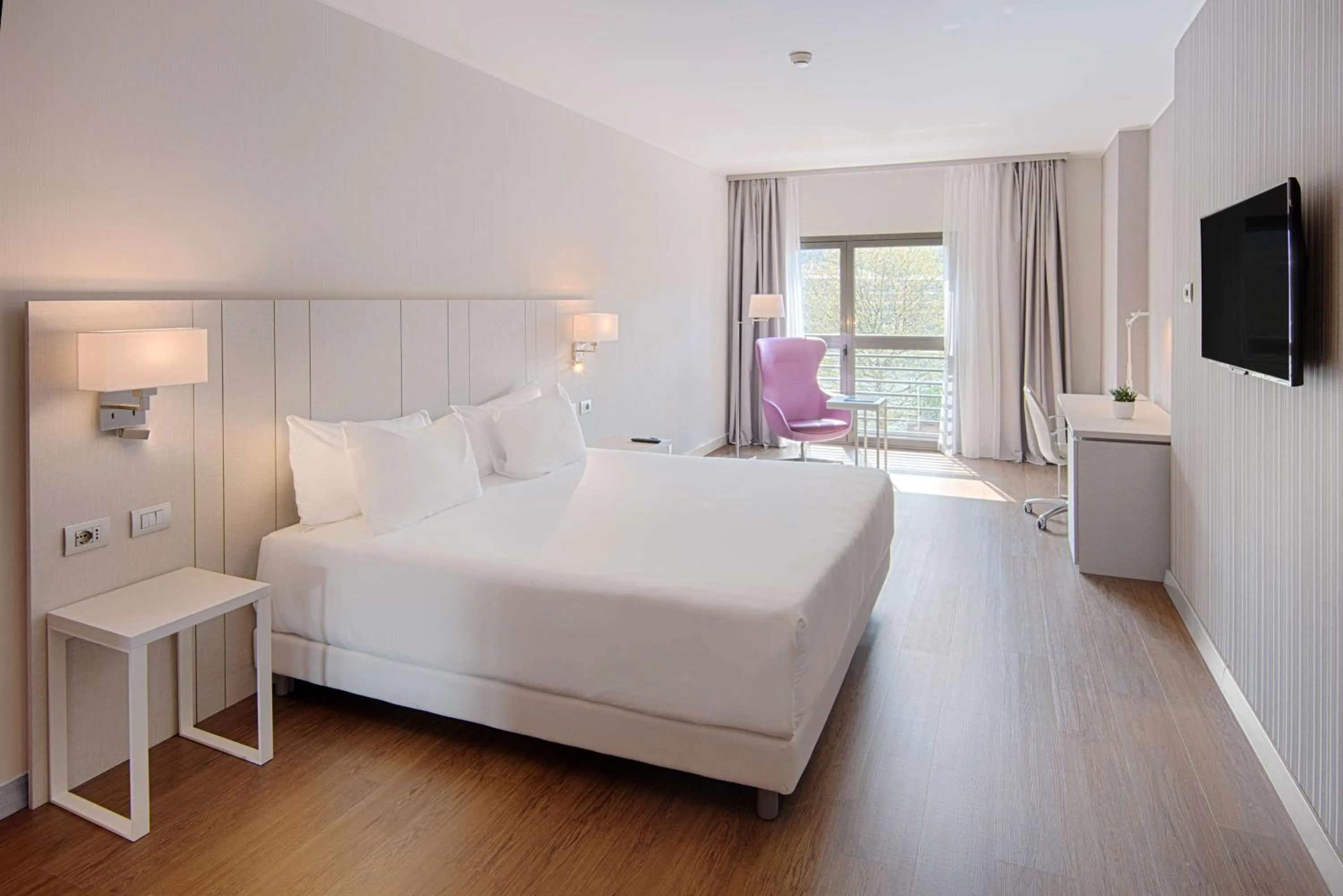 View (from property/room), Bed in NH Lecco Pontevecchio