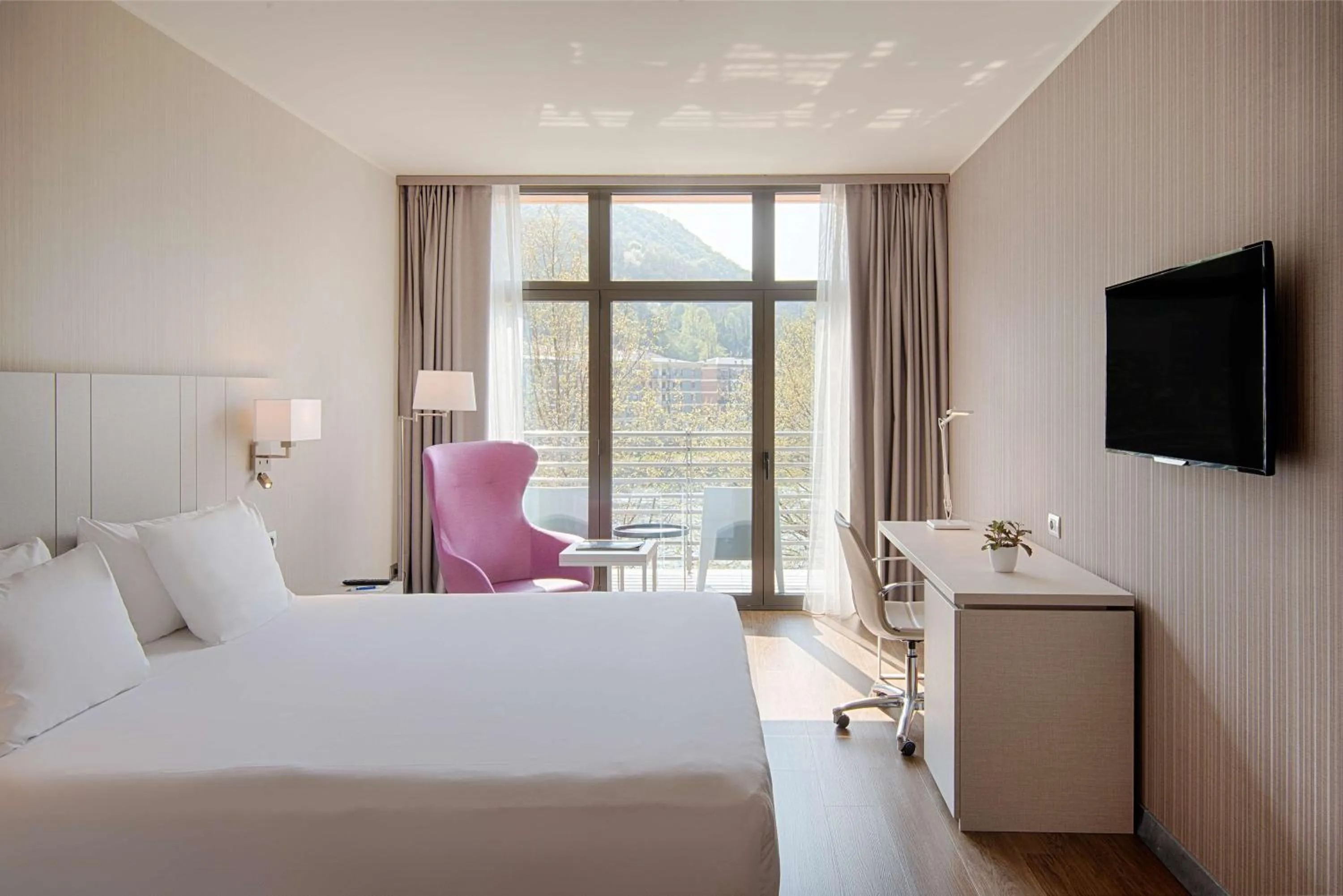 Bedroom, Bed in NH Lecco Pontevecchio